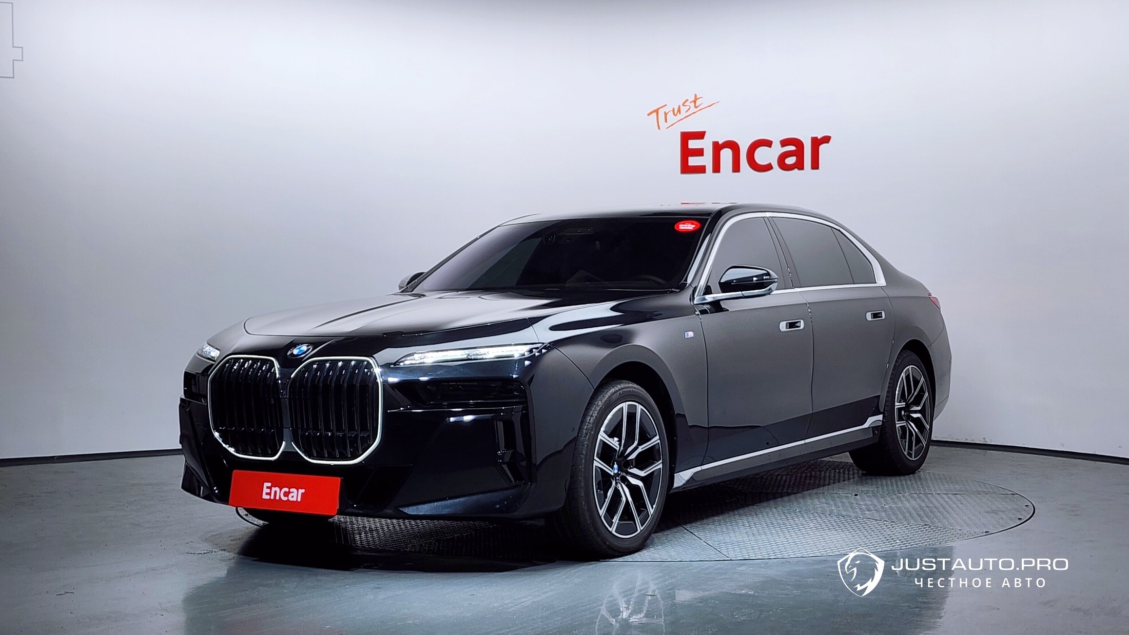 Автомобиль BMW 7-Series