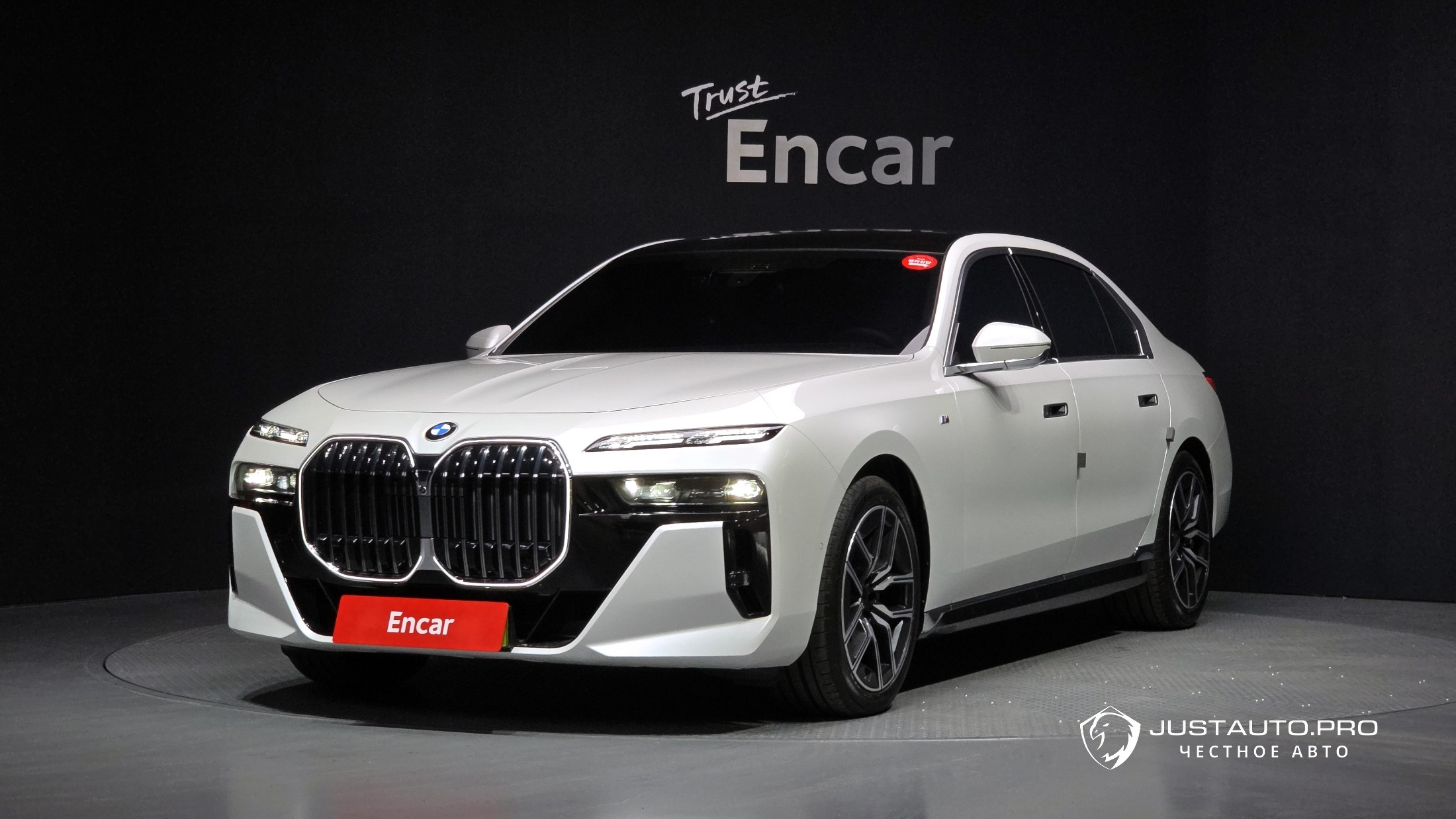 Автомобиль BMW 7-Series