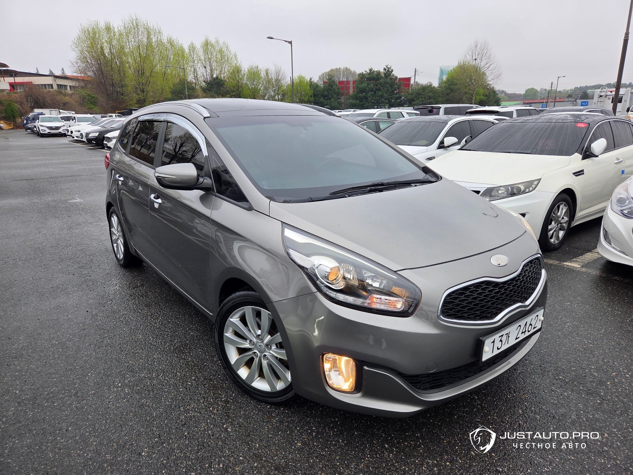 Автомобиль Kia Carens