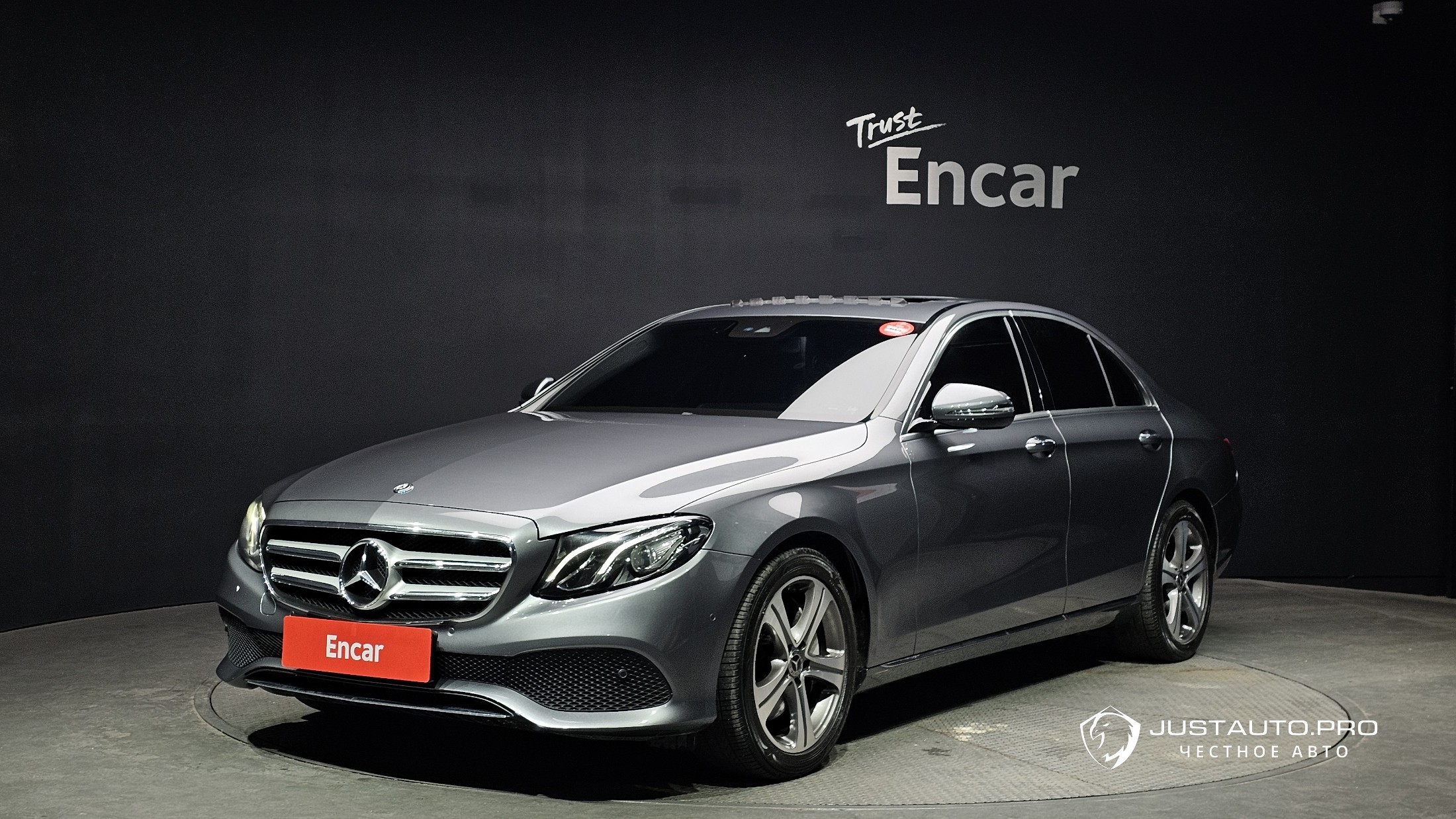 Автомобиль Mercedes-Benz E-Class