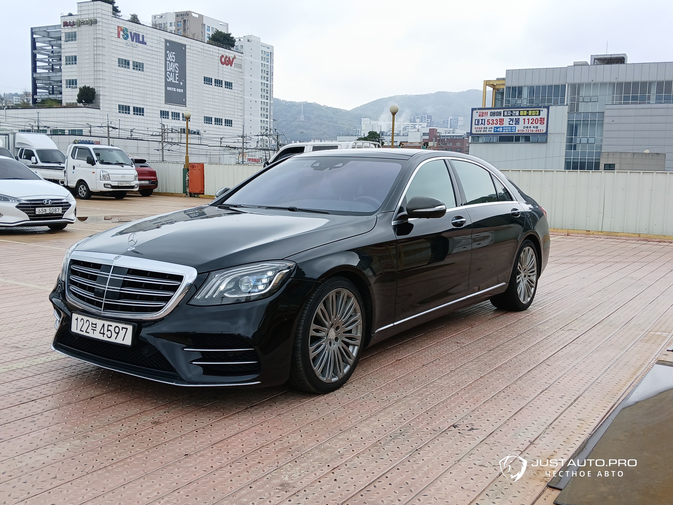 Автомобиль Mercedes-Benz S-Class