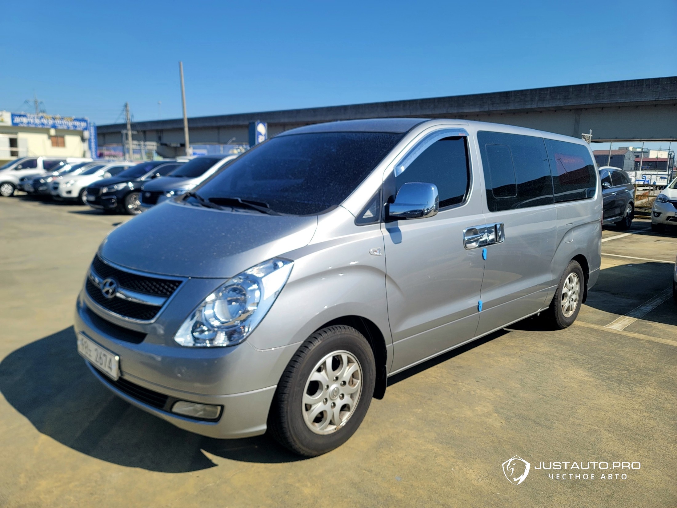 Автомобиль Hyundai Starex
