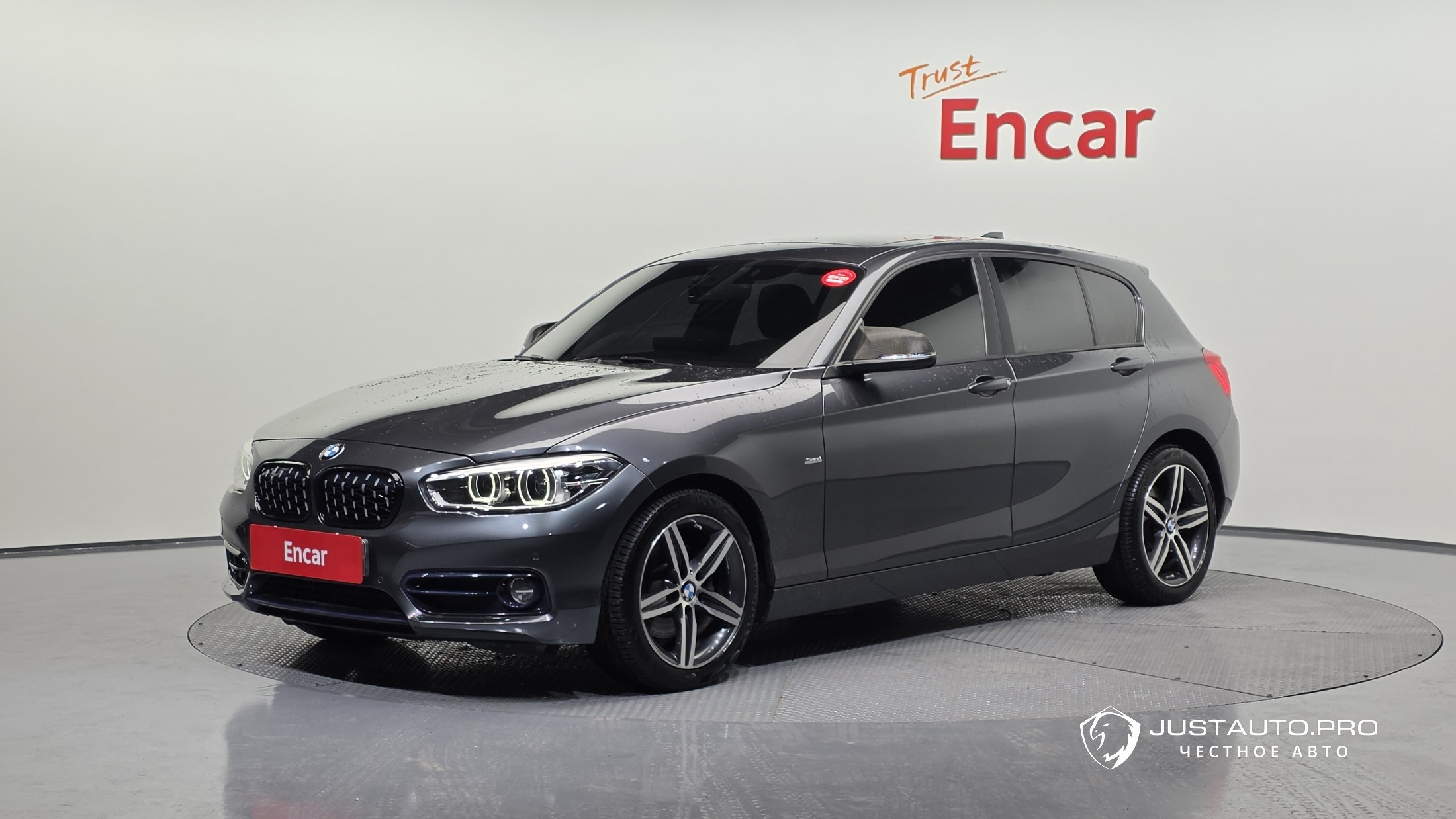 Автомобиль BMW 1-Series
