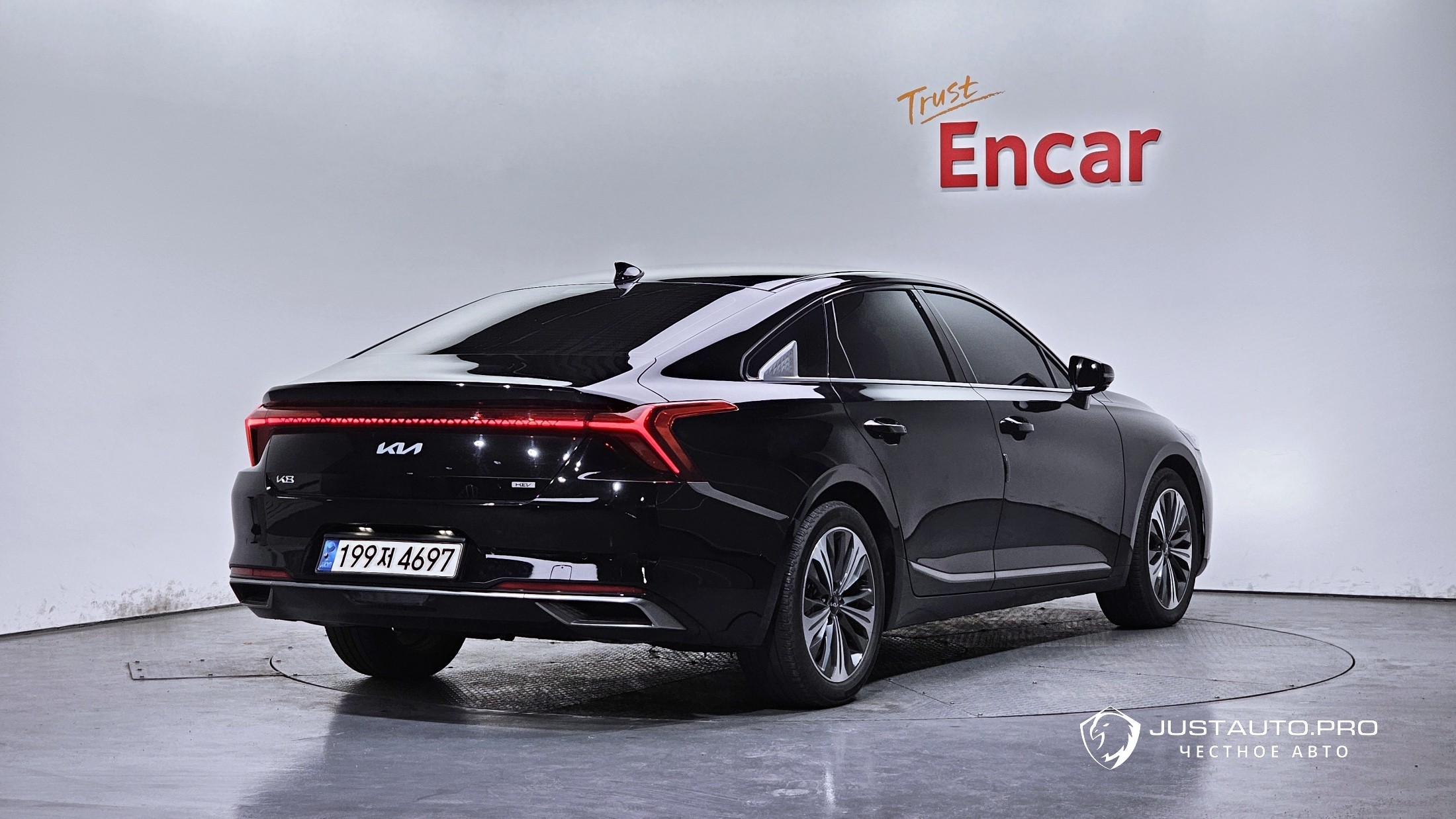 Автомобиль Kia K8