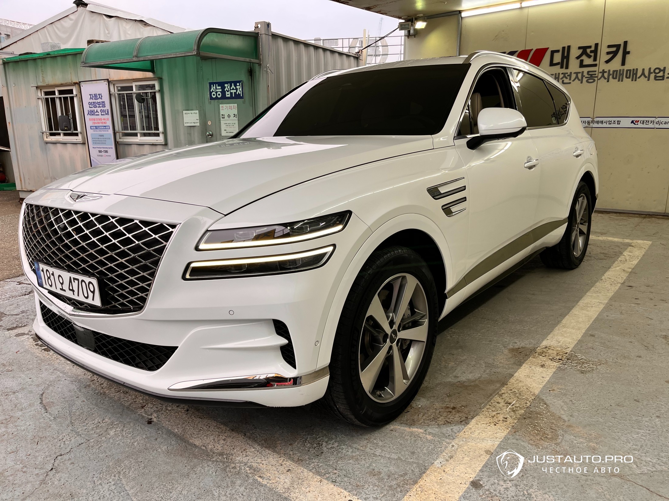 Автомобиль Genesis GV80