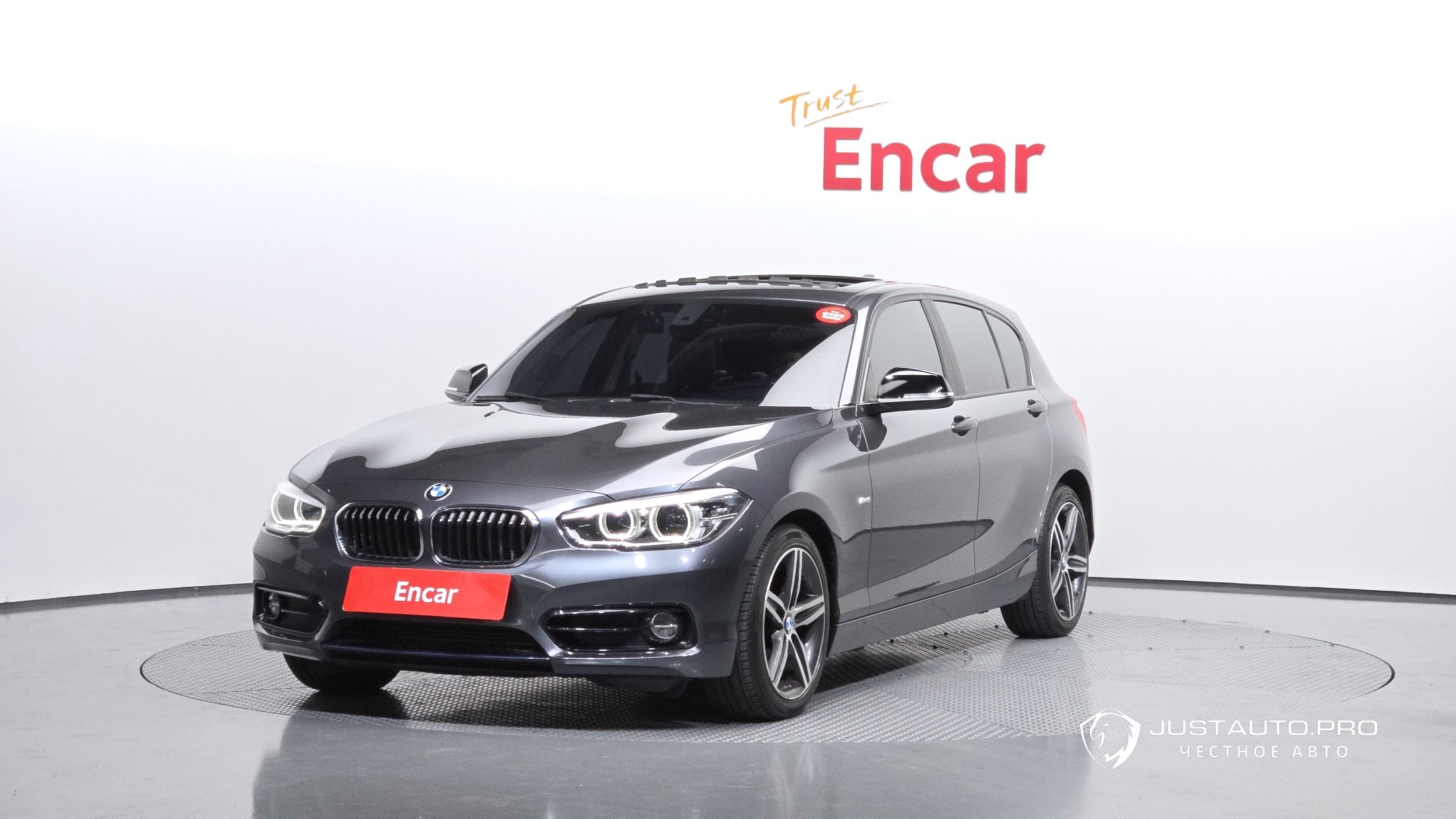 Автомобиль BMW 1-Series