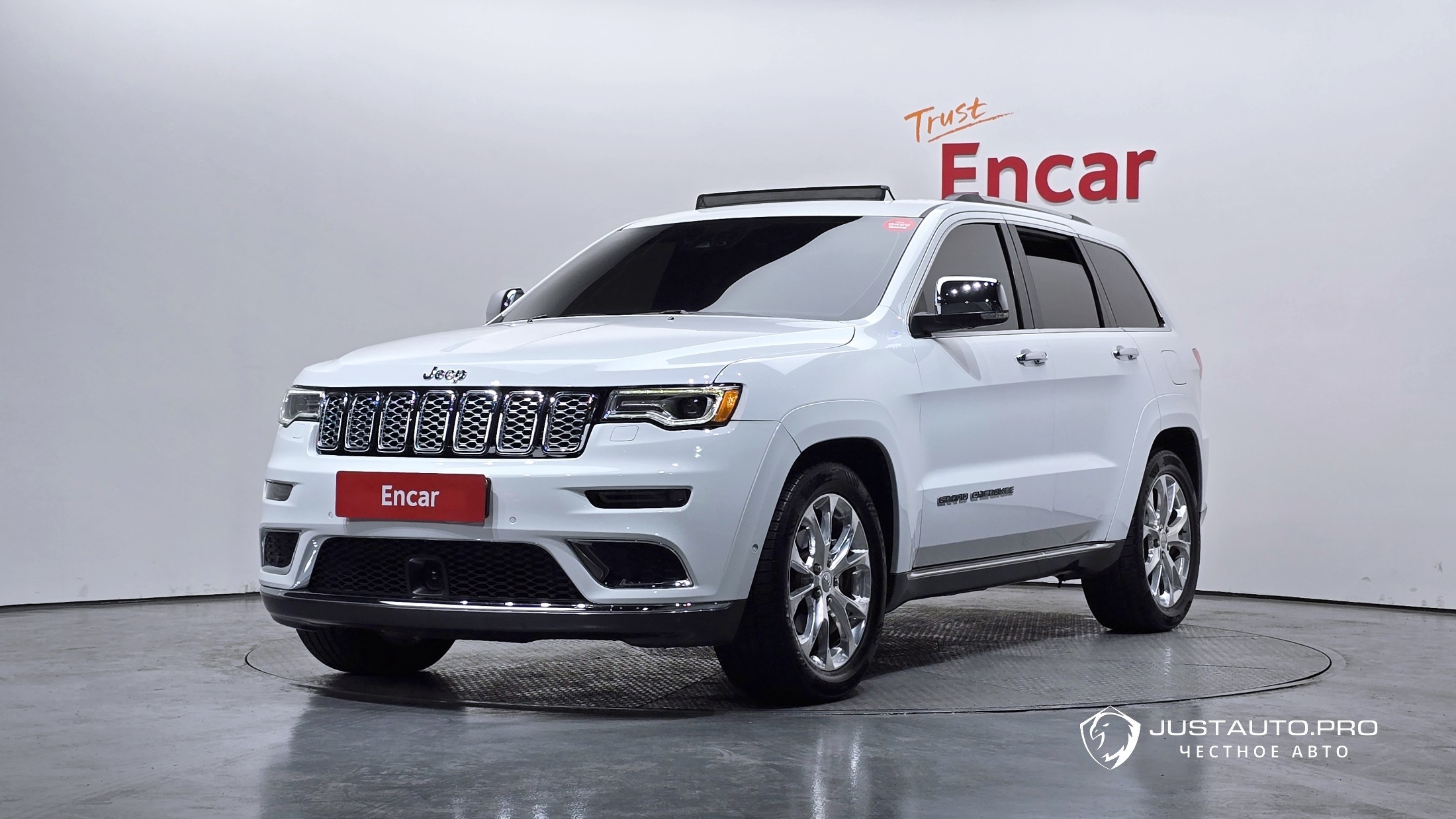 Автомобиль Jeep Cherokee