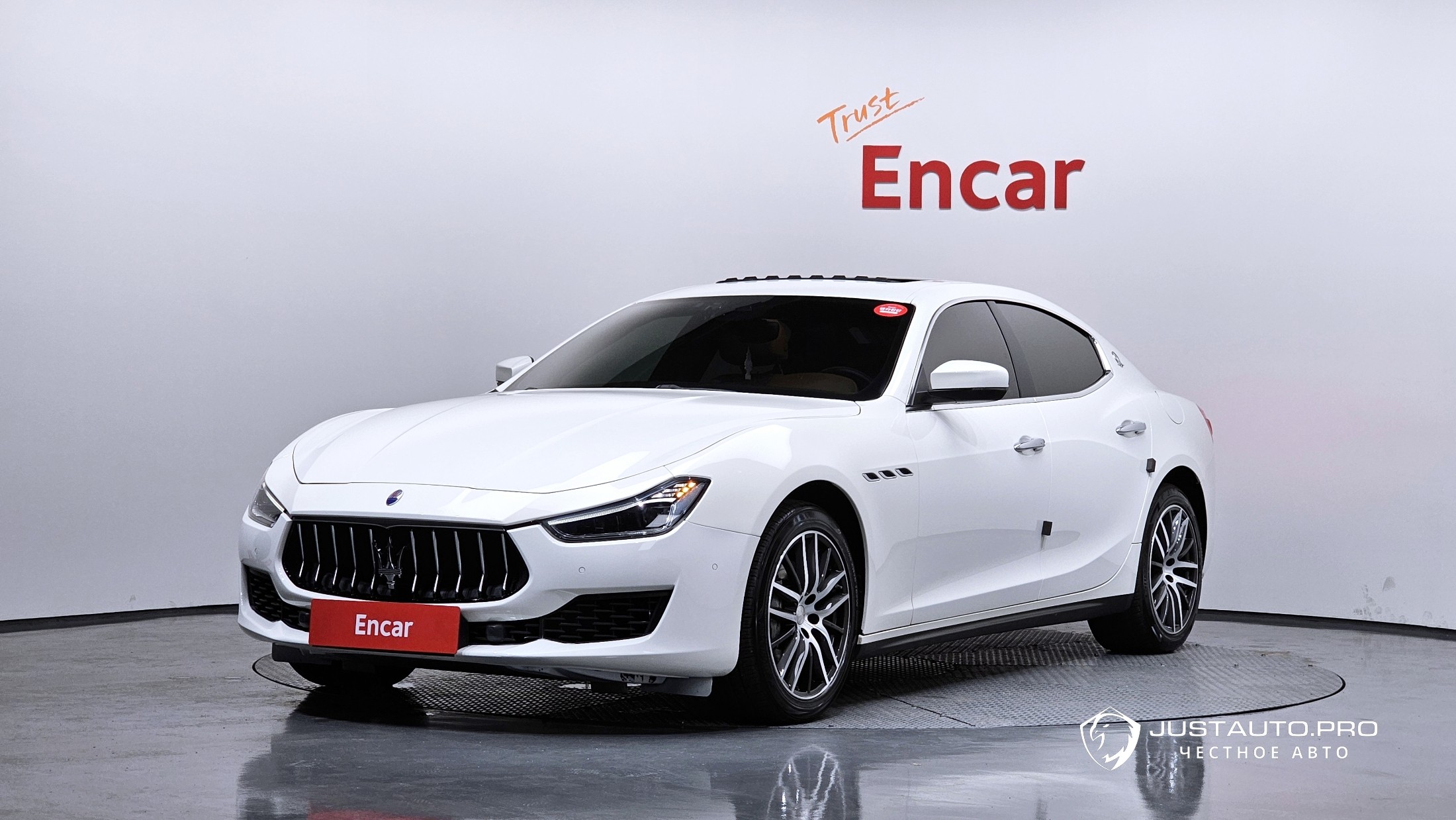 Автомобиль Maserati Ghibli