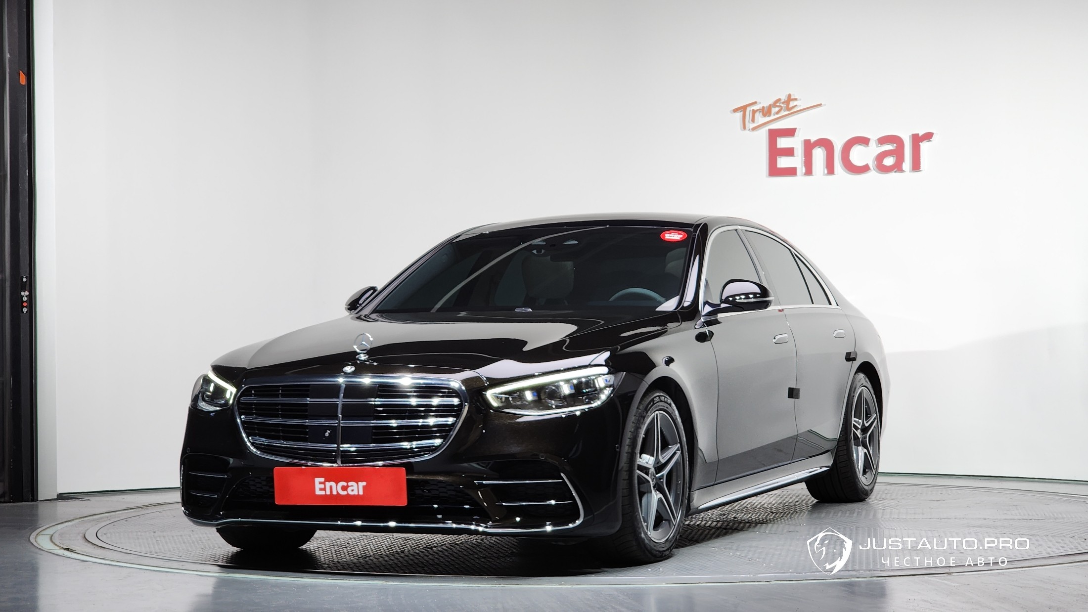 Автомобиль Mercedes-Benz S-Class
