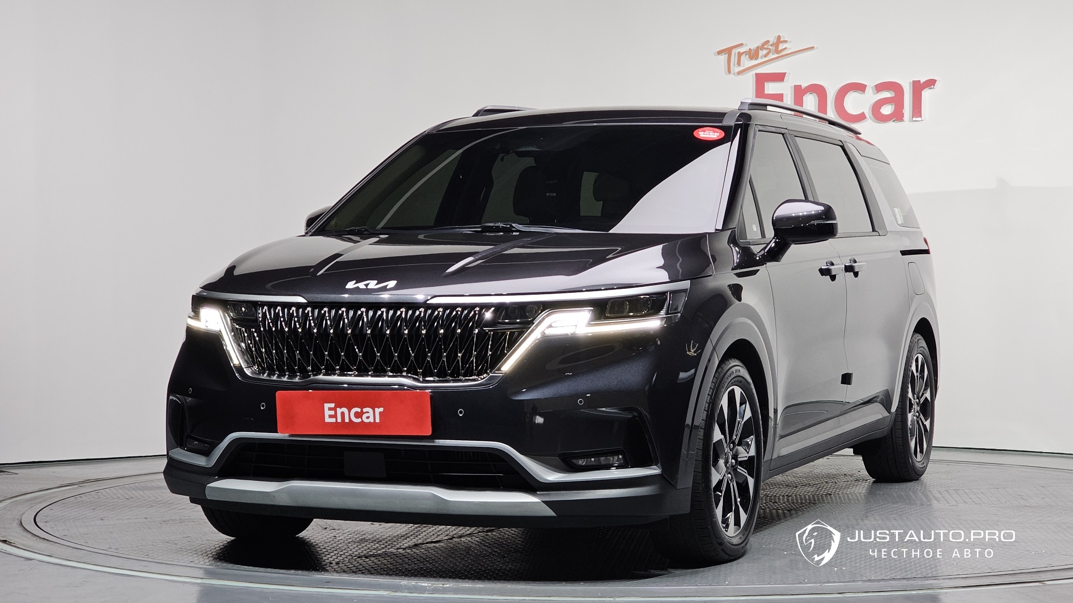 Автомобиль Kia Canival