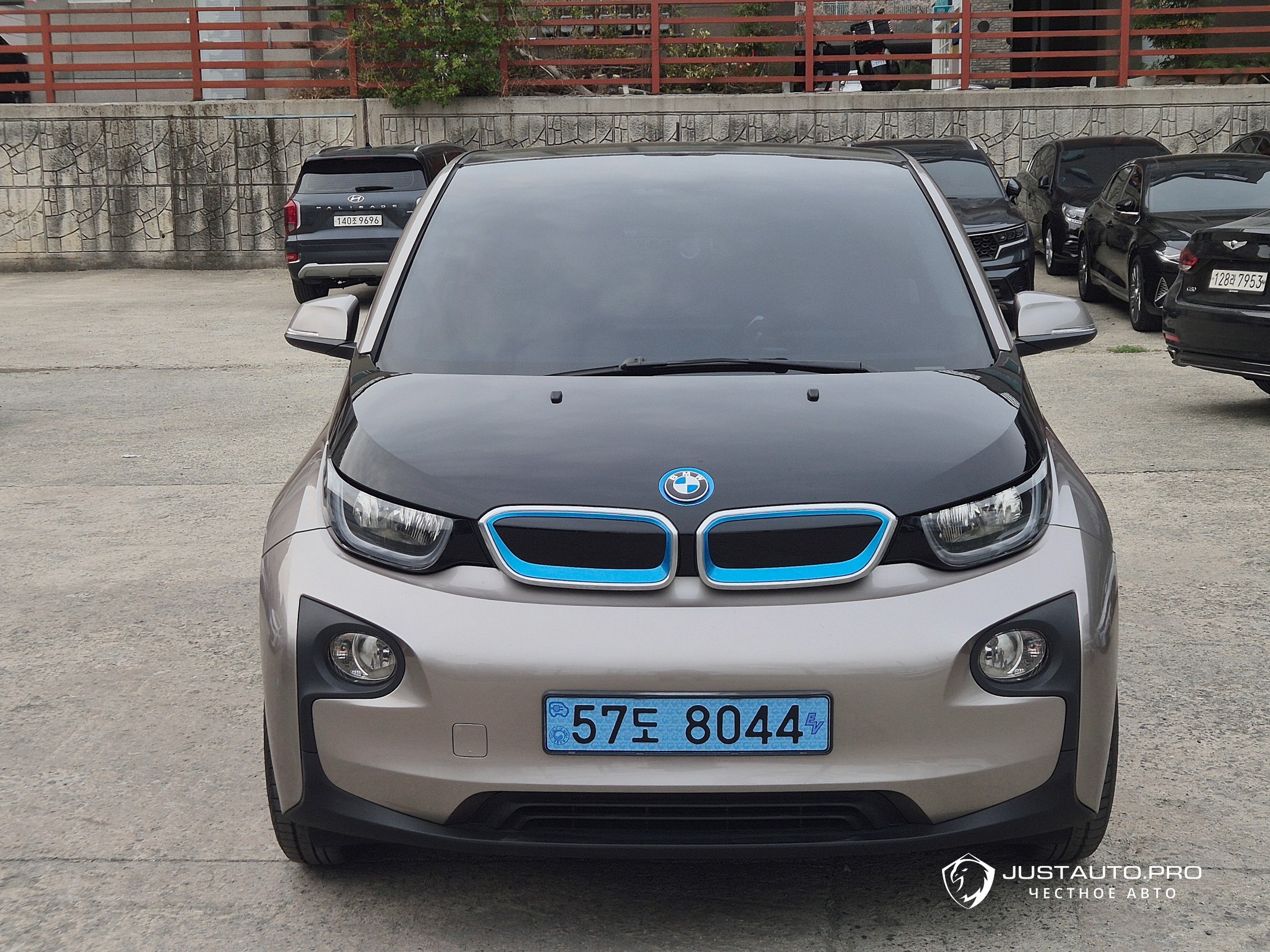 Автомобиль BMW i3