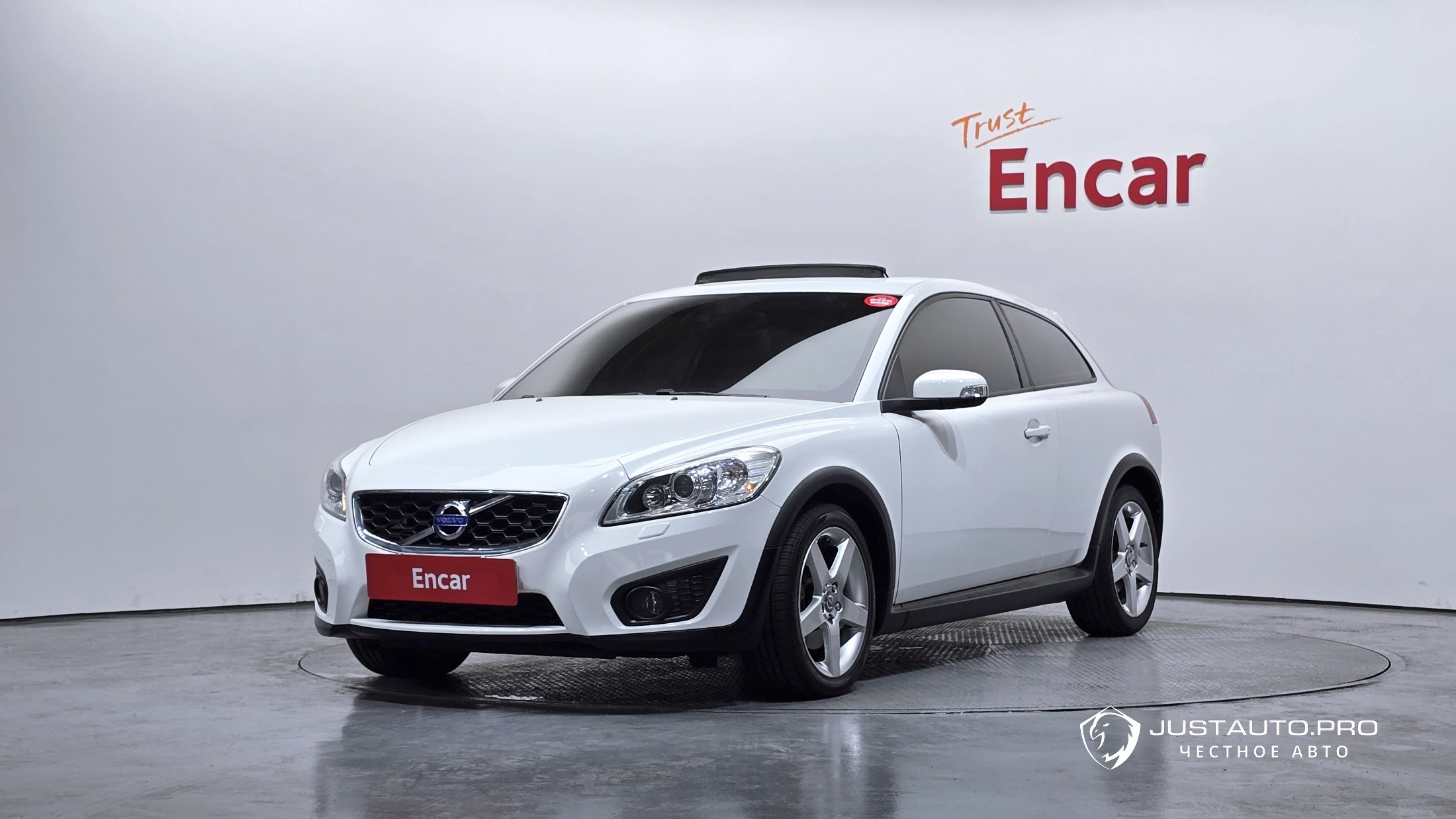 Автомобиль Volvo C30