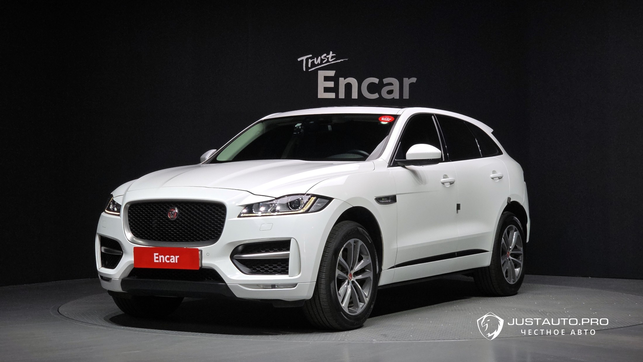 Автомобиль Jaguar F-PACE