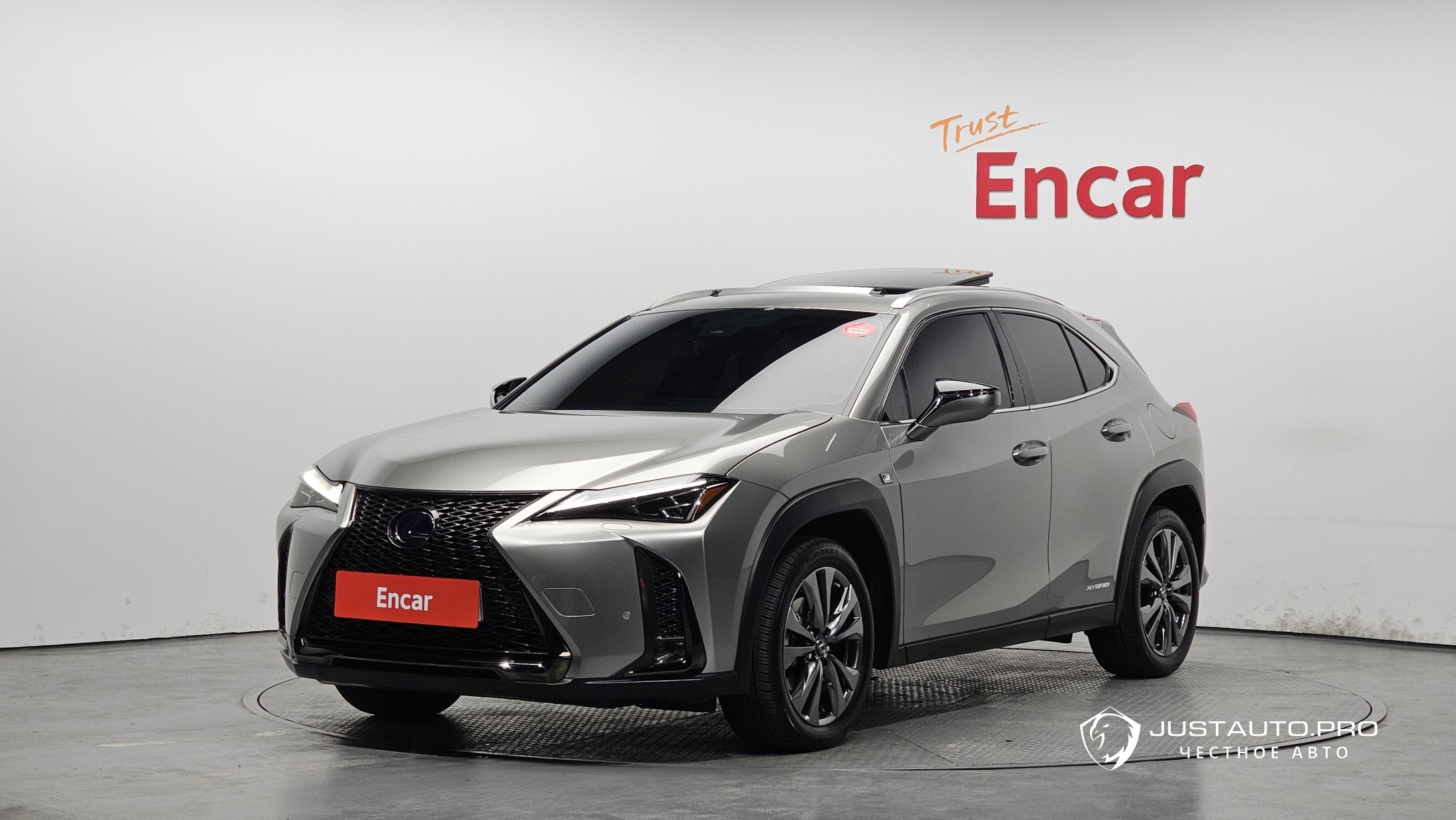Автомобиль Lexus UX