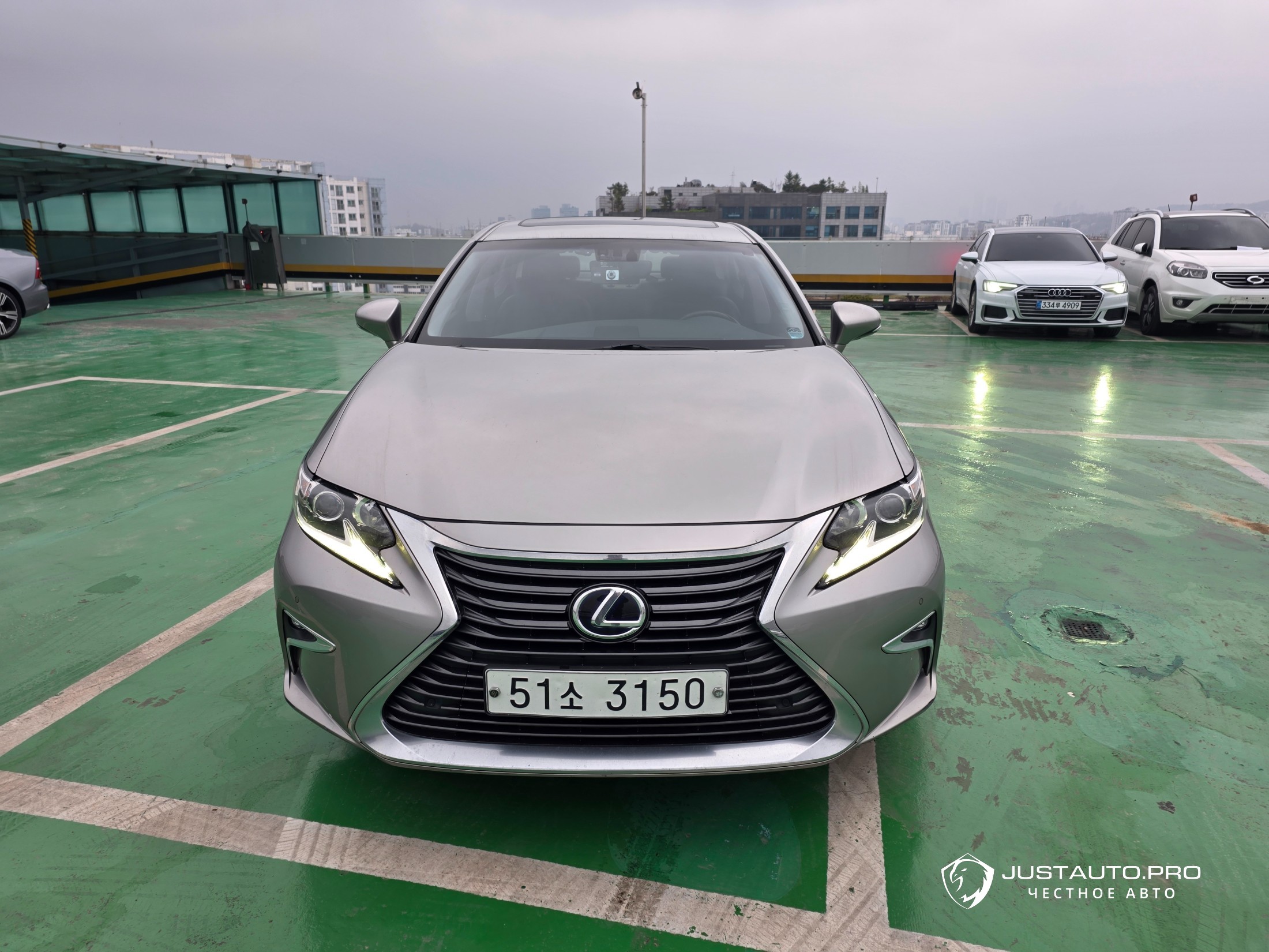 Автомобиль Lexus ES