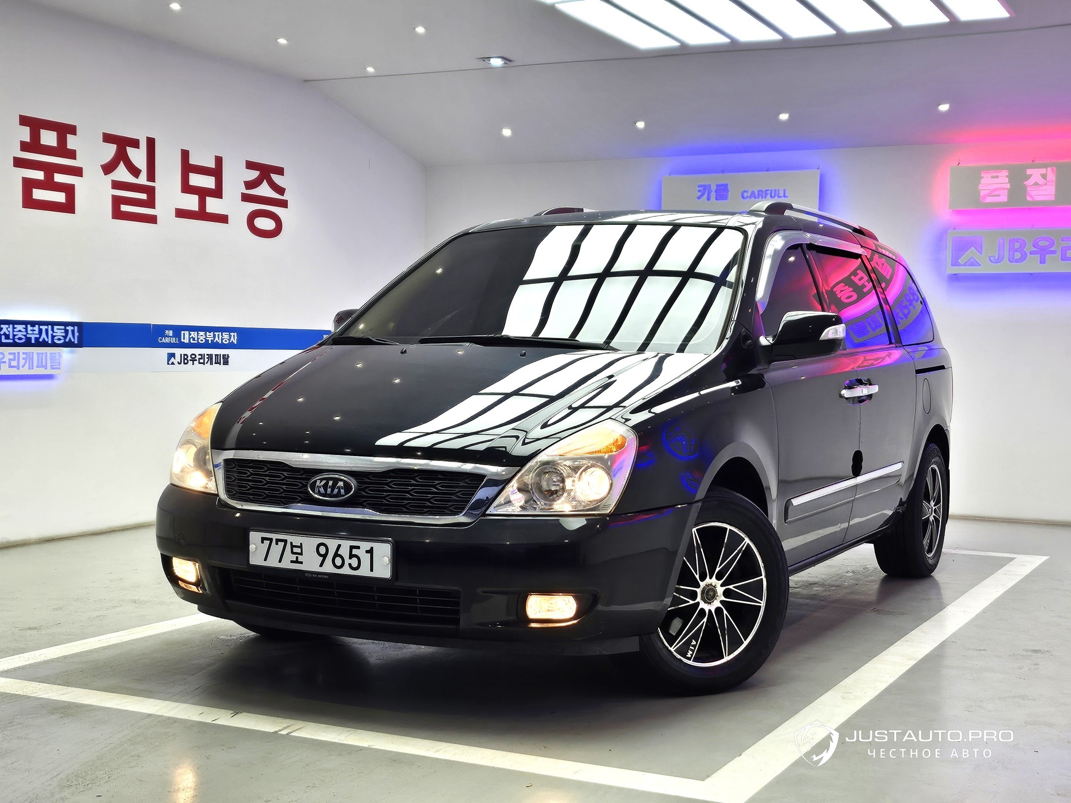 Автомобиль Kia Canival