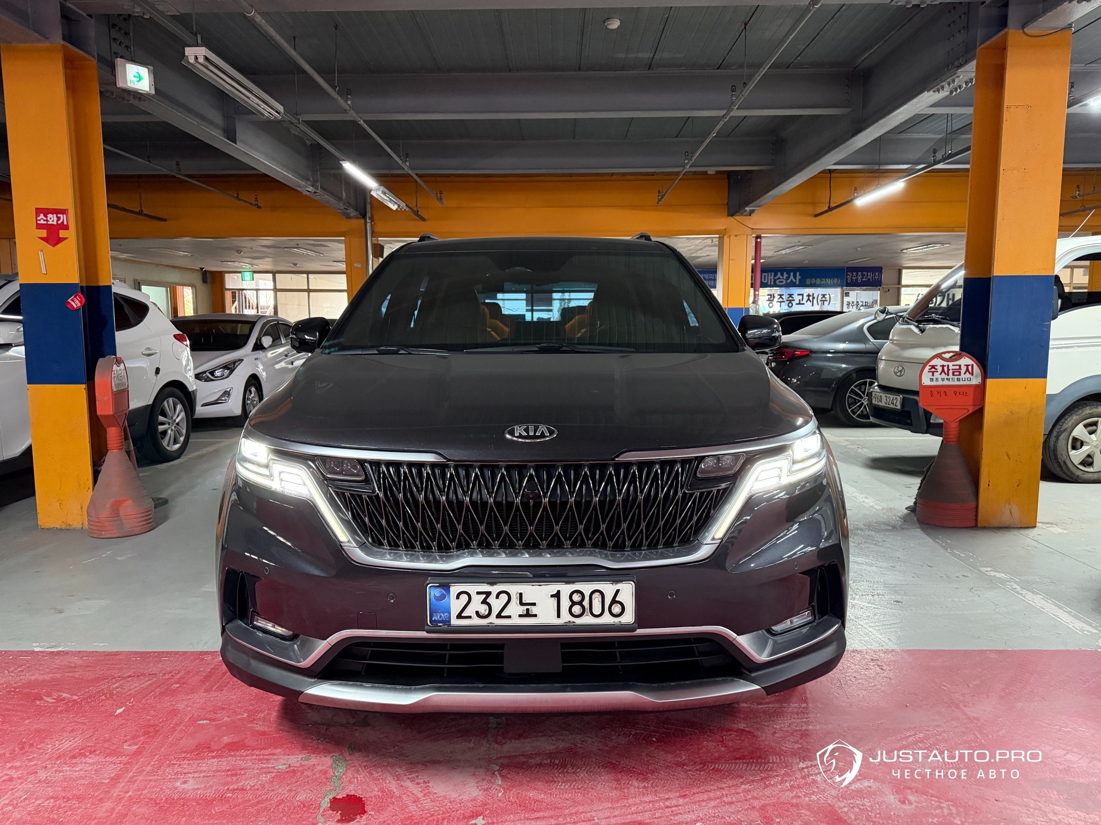 Автомобиль Kia Canival