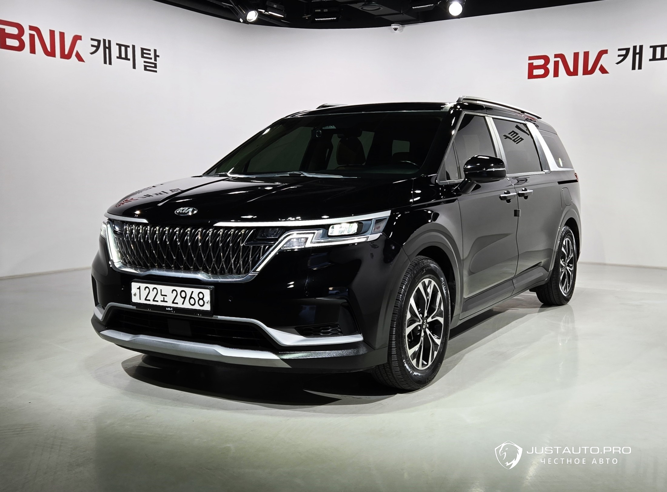 Автомобиль Kia Canival