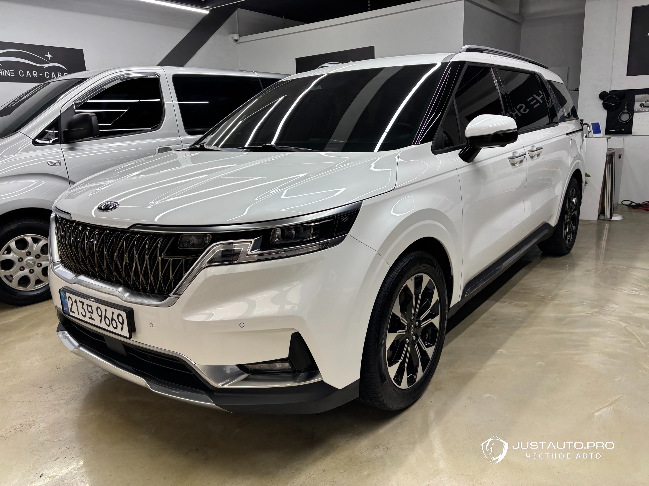 Автомобиль Kia Canival