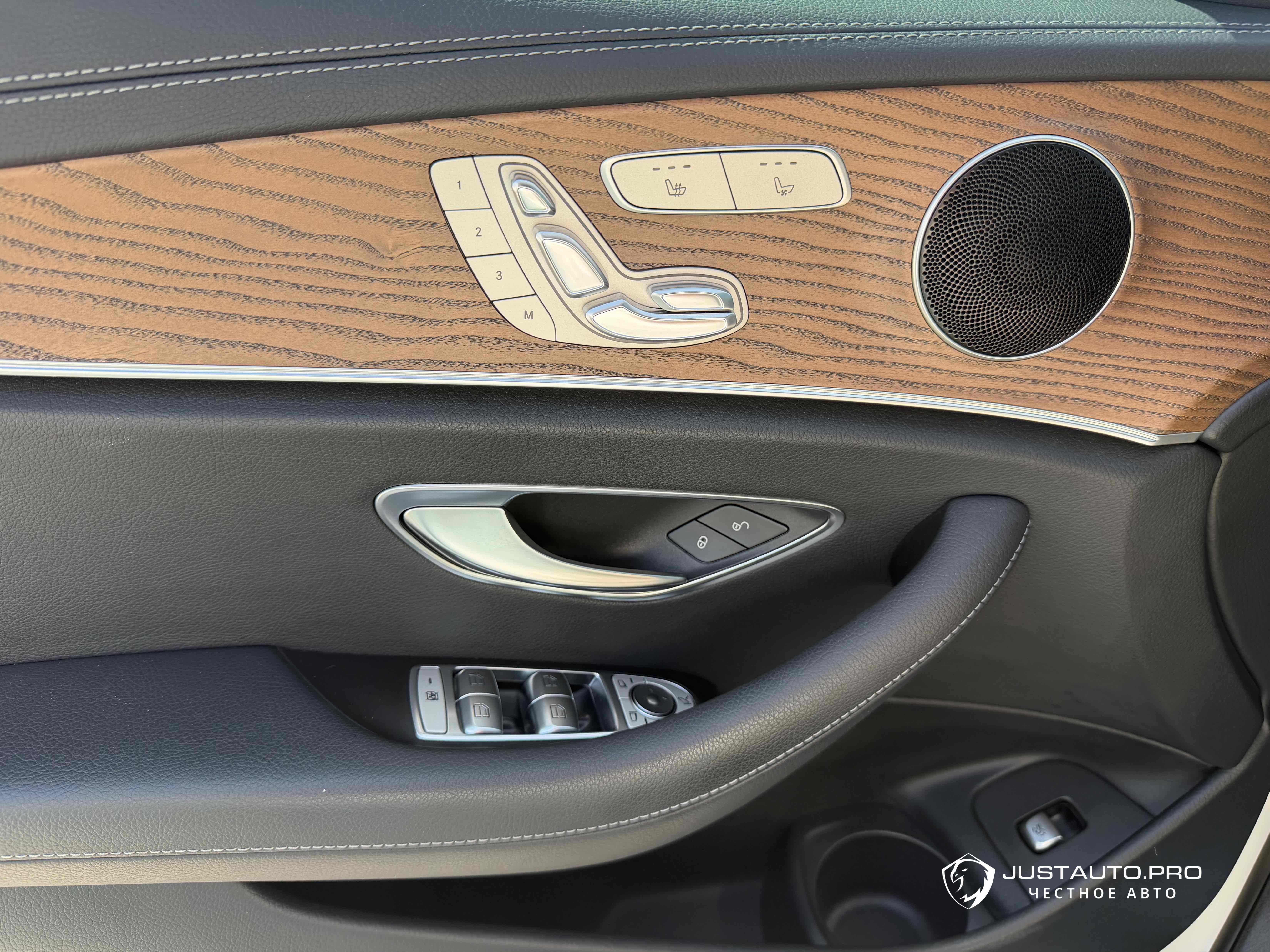 Автомобиль Mercedes-Benz E-Class