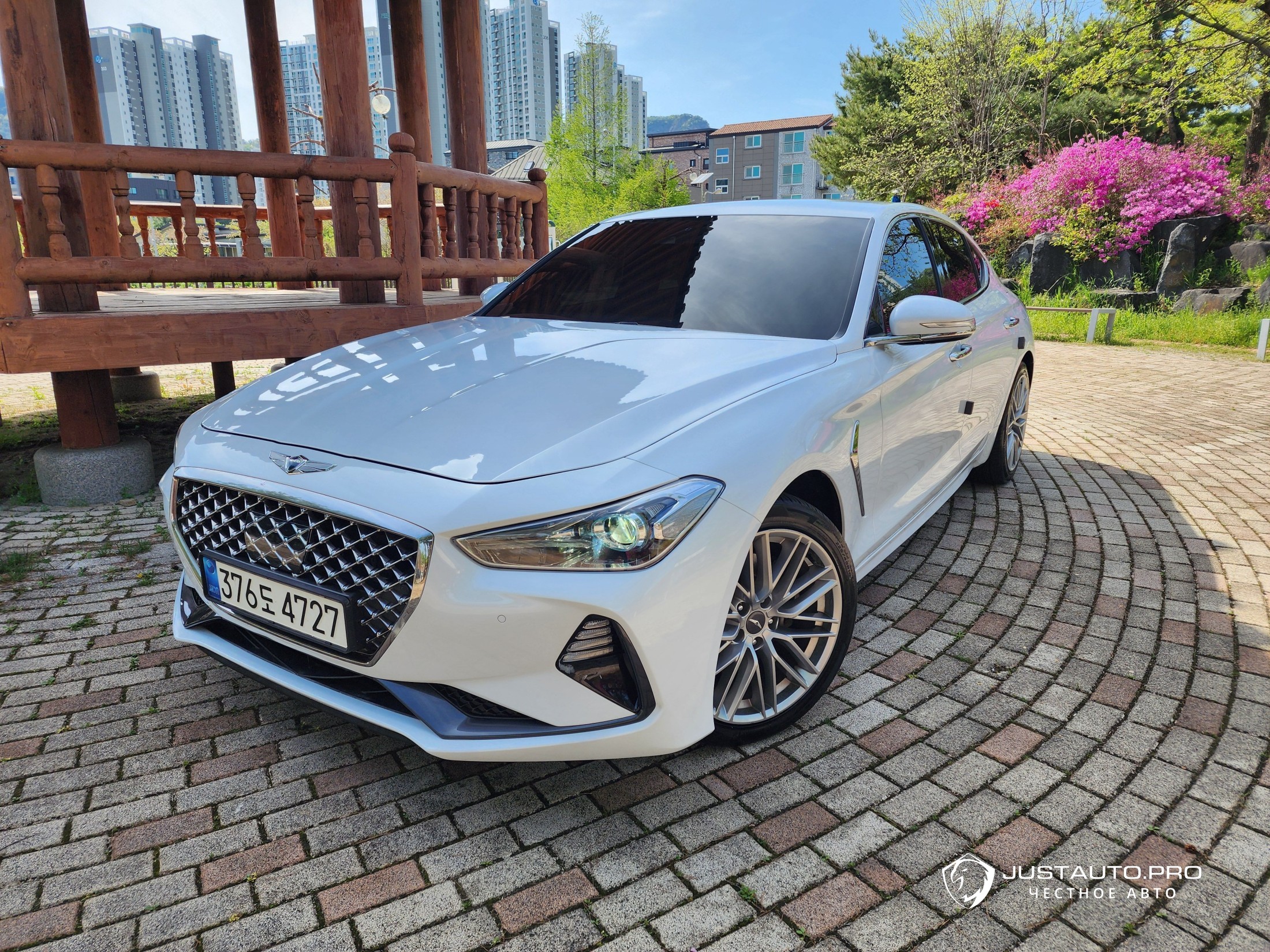 Автомобиль Genesis G70