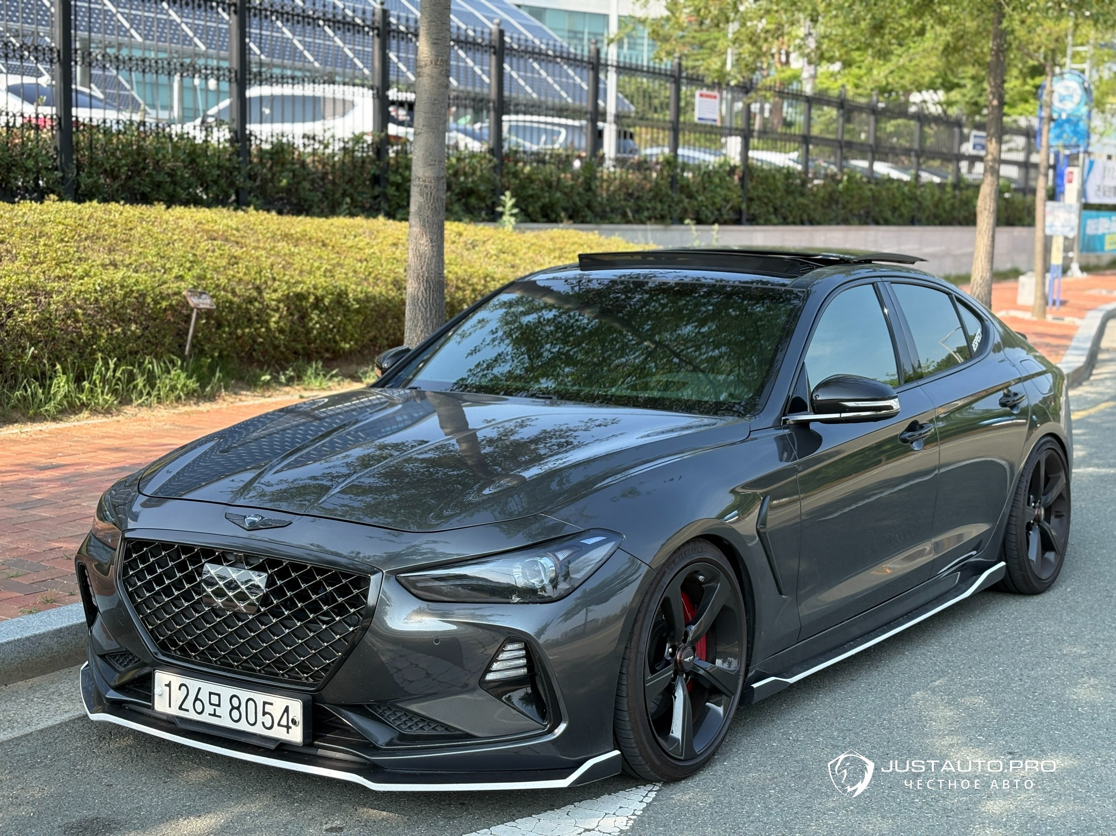 Автомобиль Genesis G70