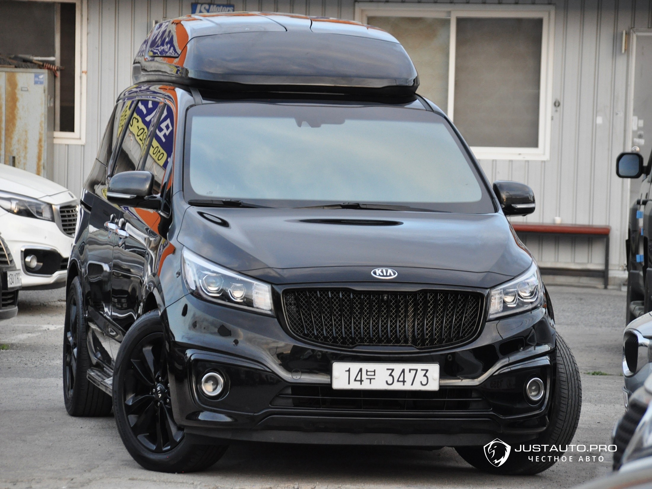 Автомобиль Kia Canival