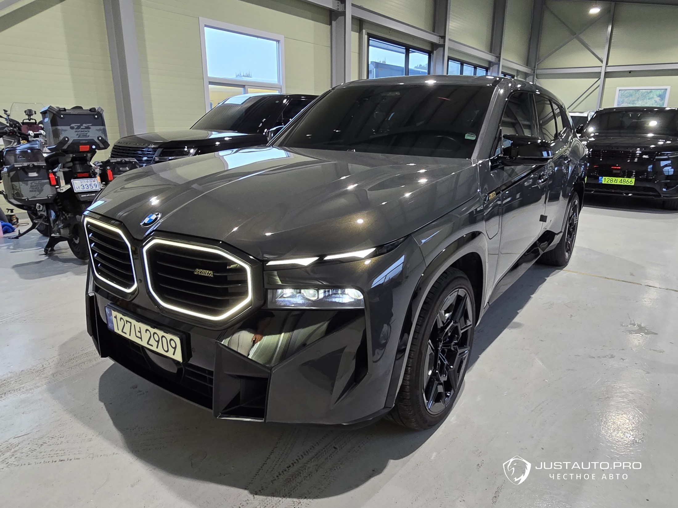 Автомобиль BMW XM