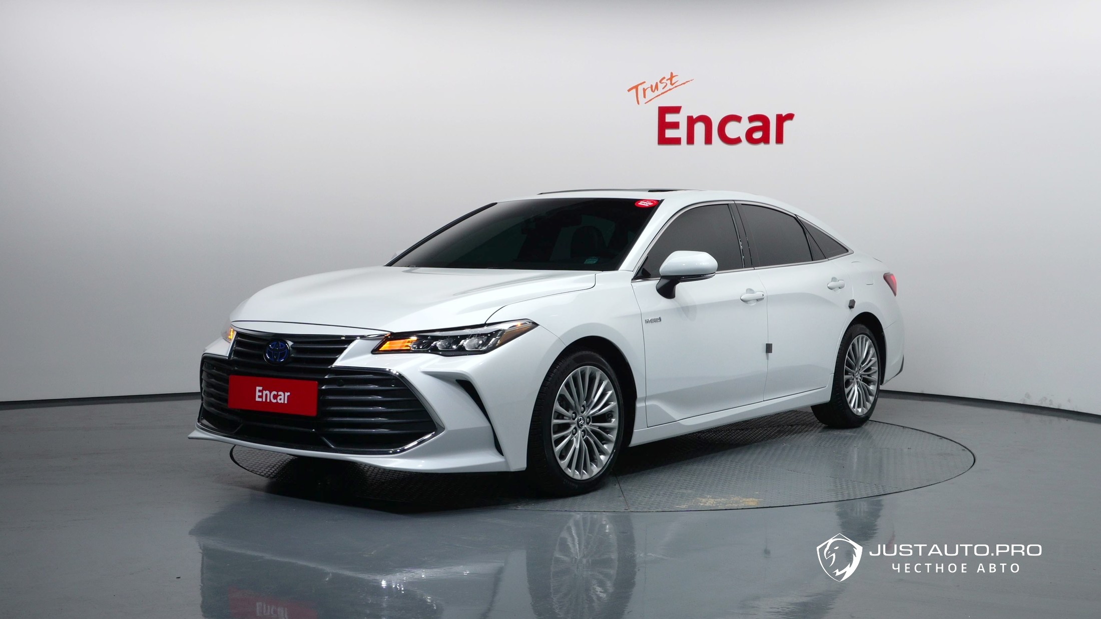 Автомобиль Toyota Avalon