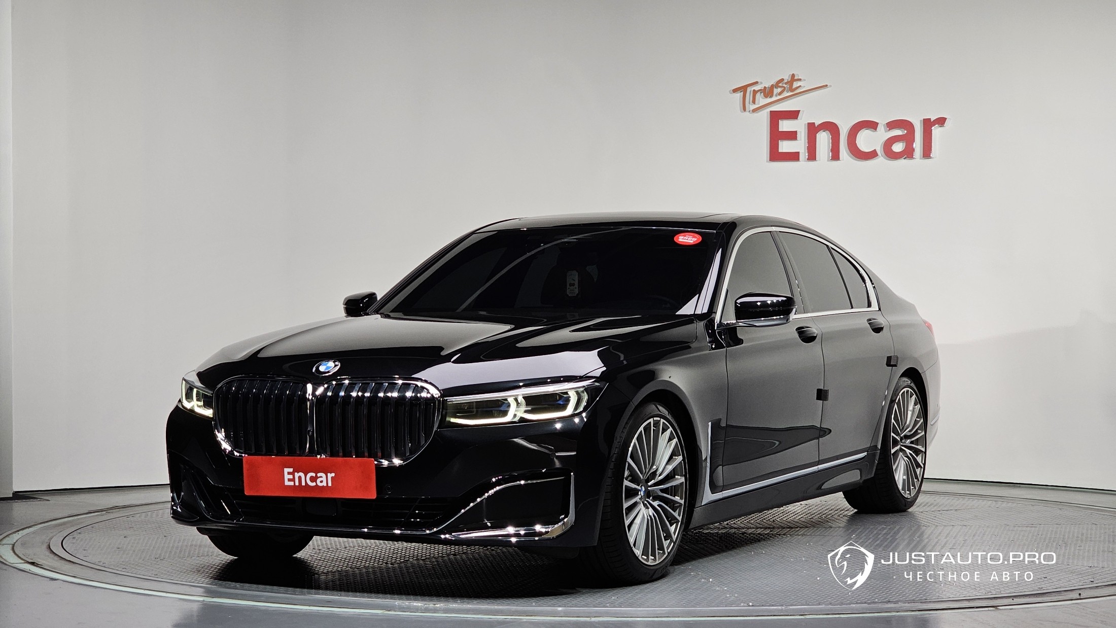 Автомобиль BMW 7-Series