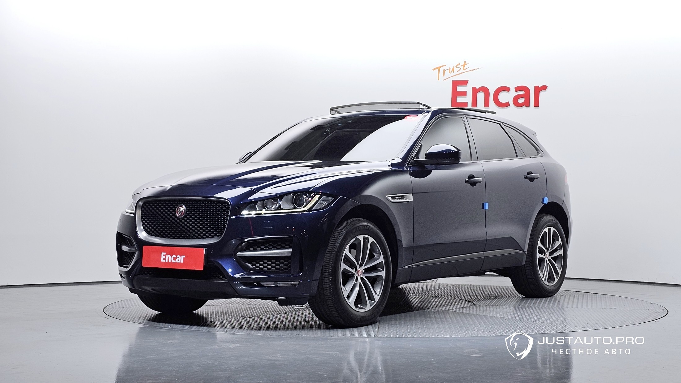 Автомобиль Jaguar F-PACE