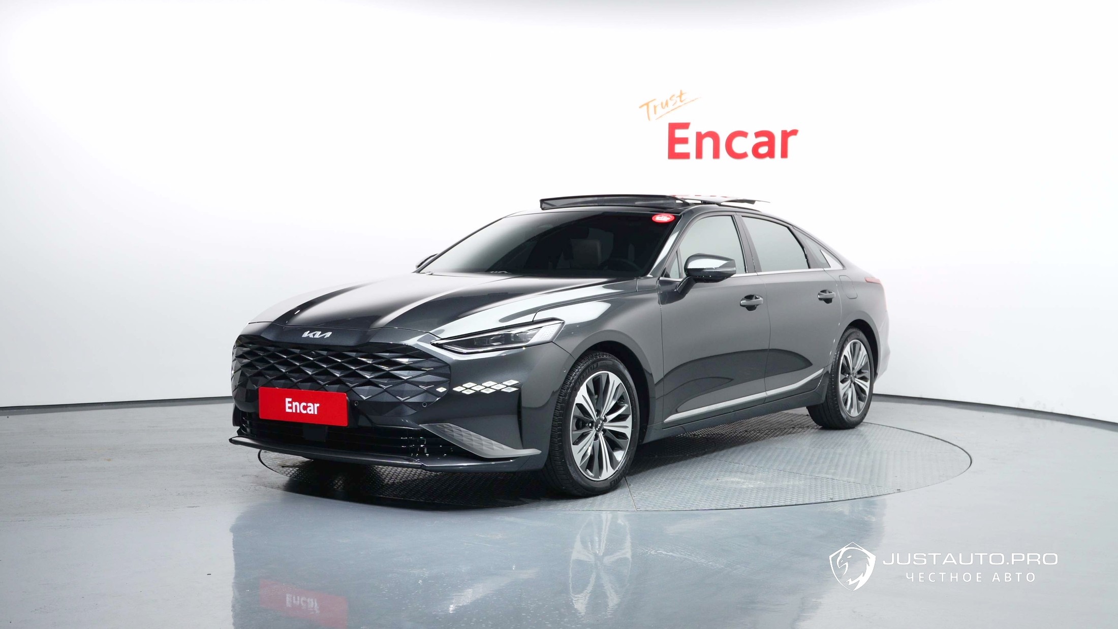 Автомобиль Kia K8