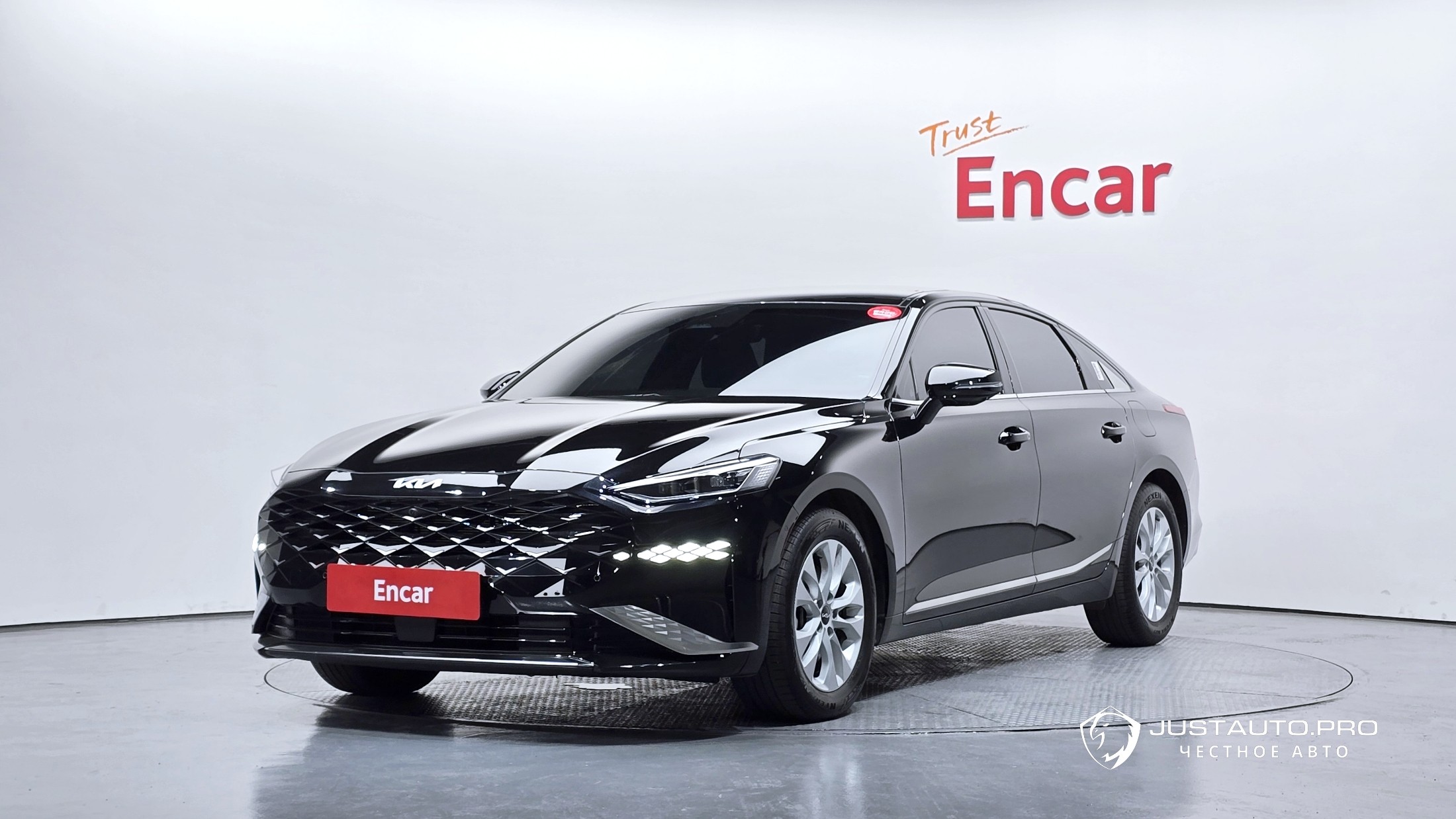 Автомобиль Kia K8