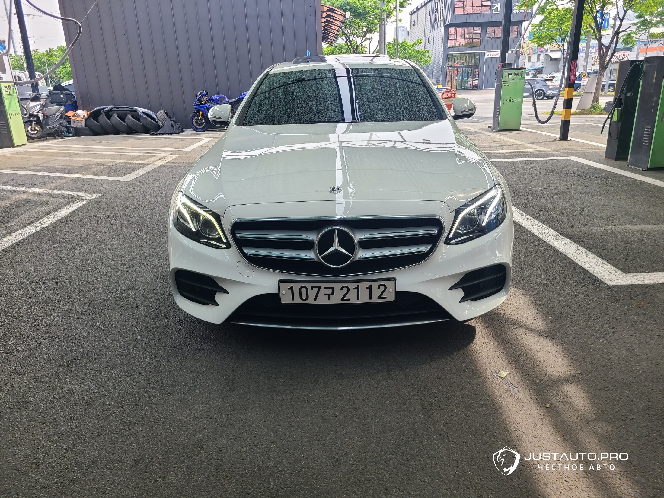 Автомобиль Mercedes-Benz E-Class