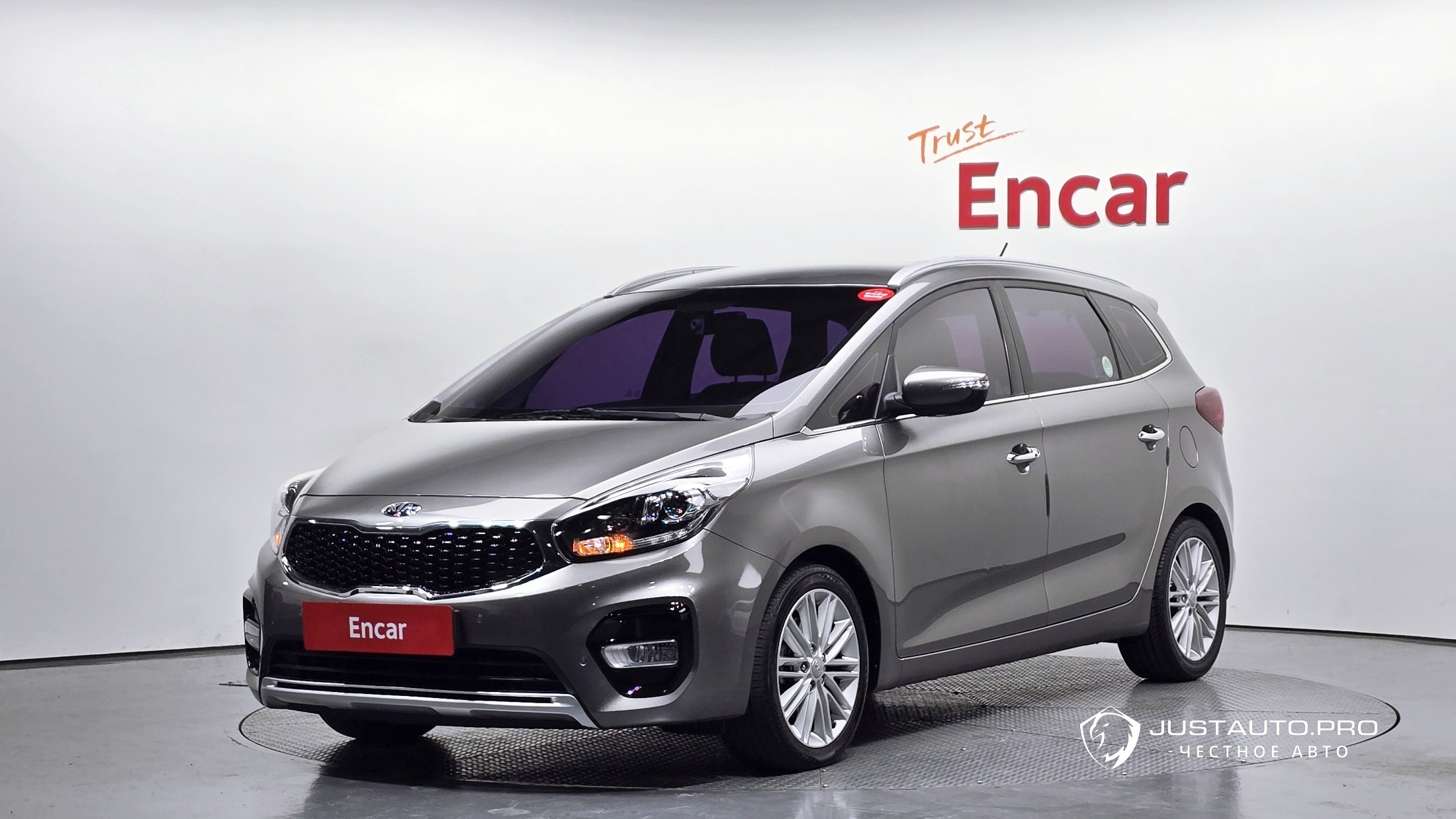 Автомобиль Kia Carens
