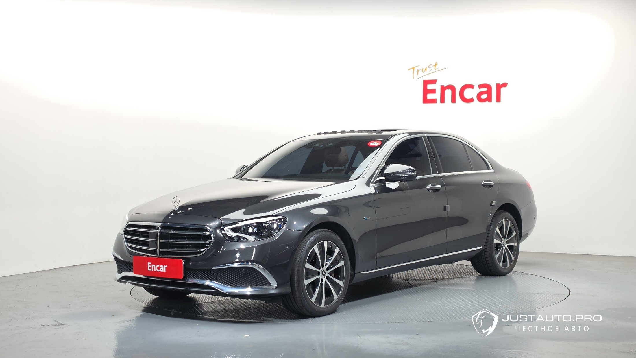 Автомобиль Mercedes-Benz E-Class