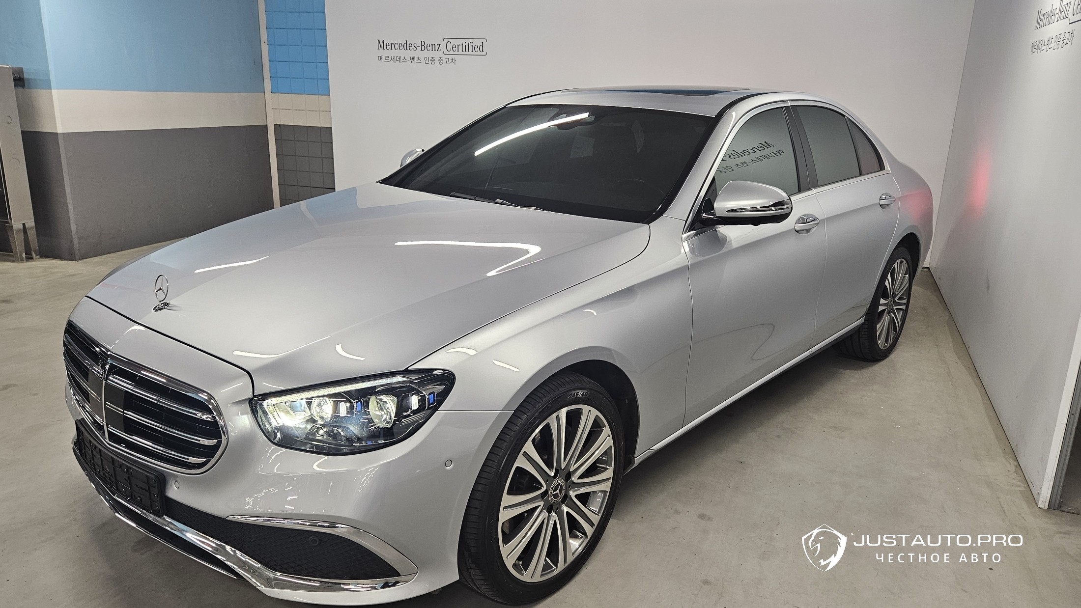 Автомобиль Mercedes-Benz E-Class