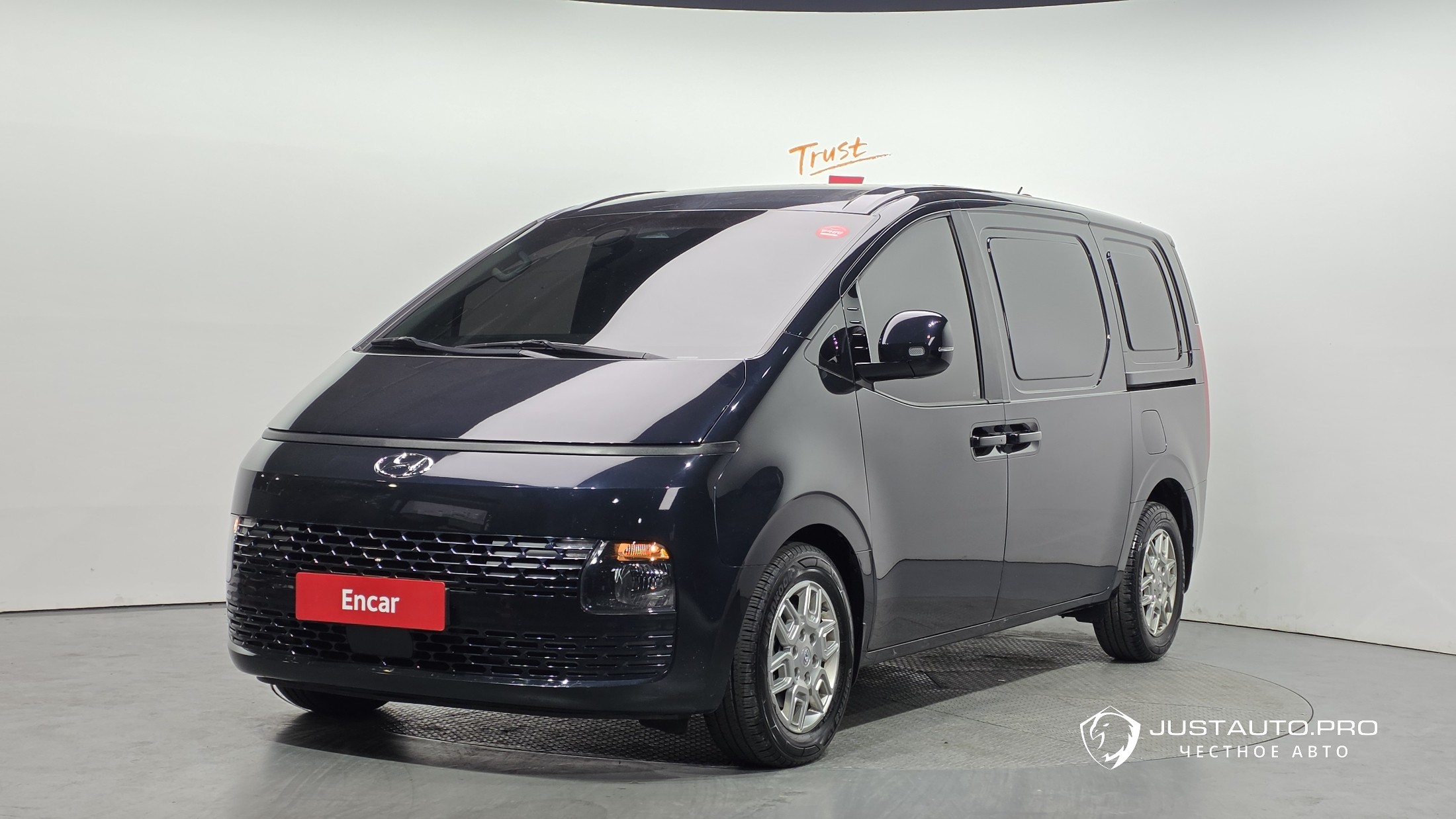 Автомобиль Hyundai Staria