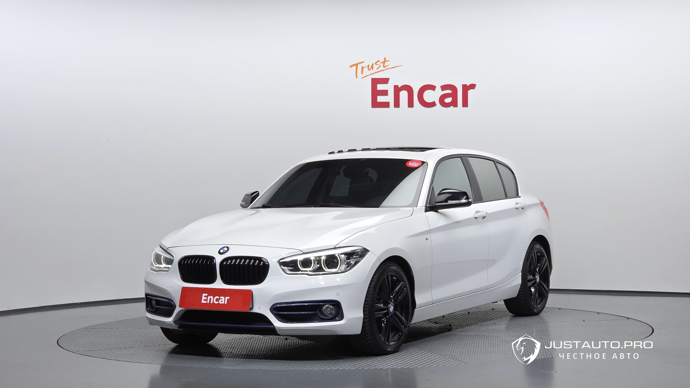 Автомобиль BMW 1-Series