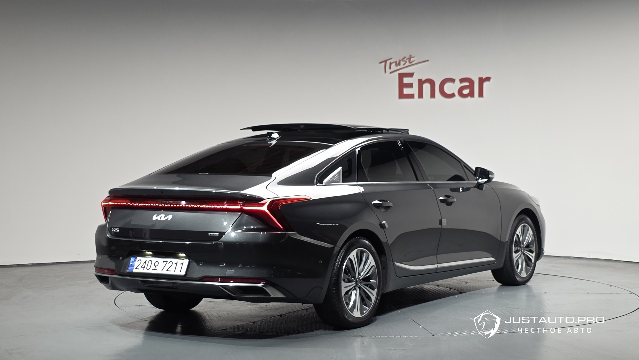 Автомобиль Kia K8