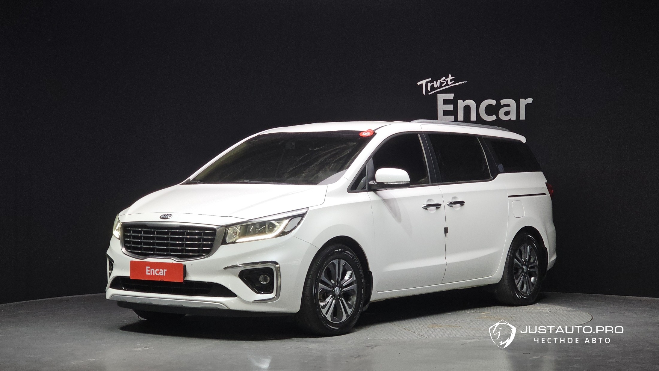 Автомобиль Kia Canival