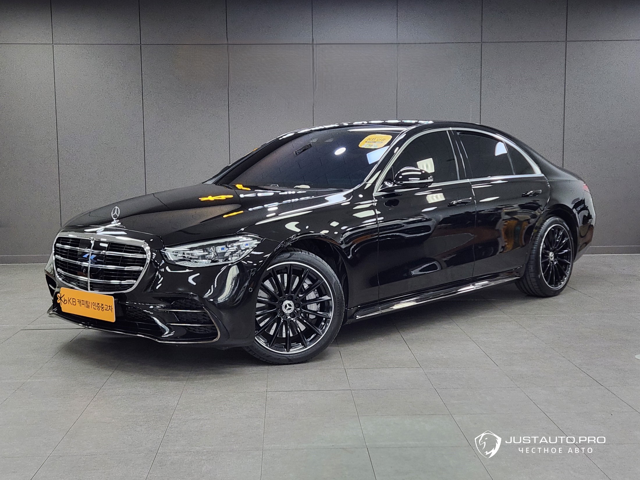 Автомобиль Mercedes-Benz S-Class