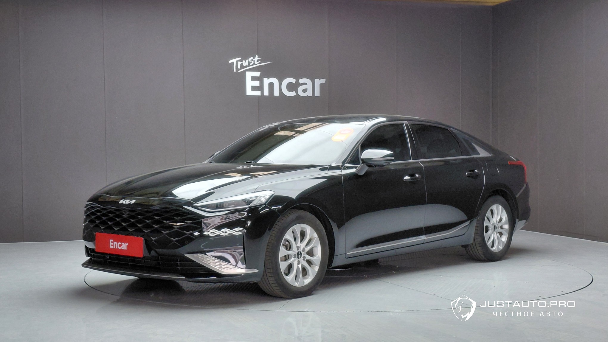 Автомобиль Kia K8