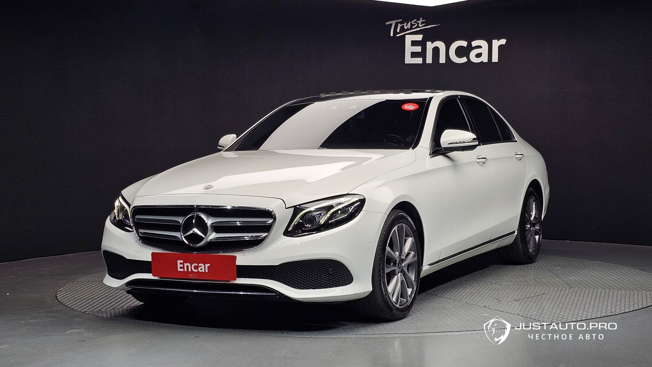 Автомобиль Mercedes-Benz E-Class