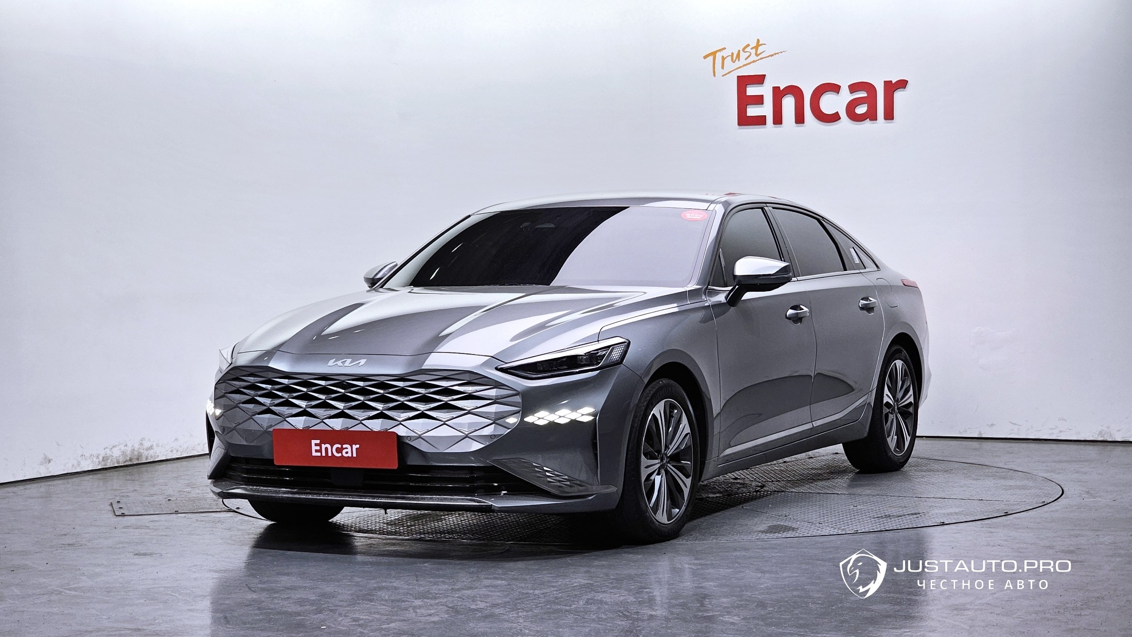 Автомобиль Kia K8