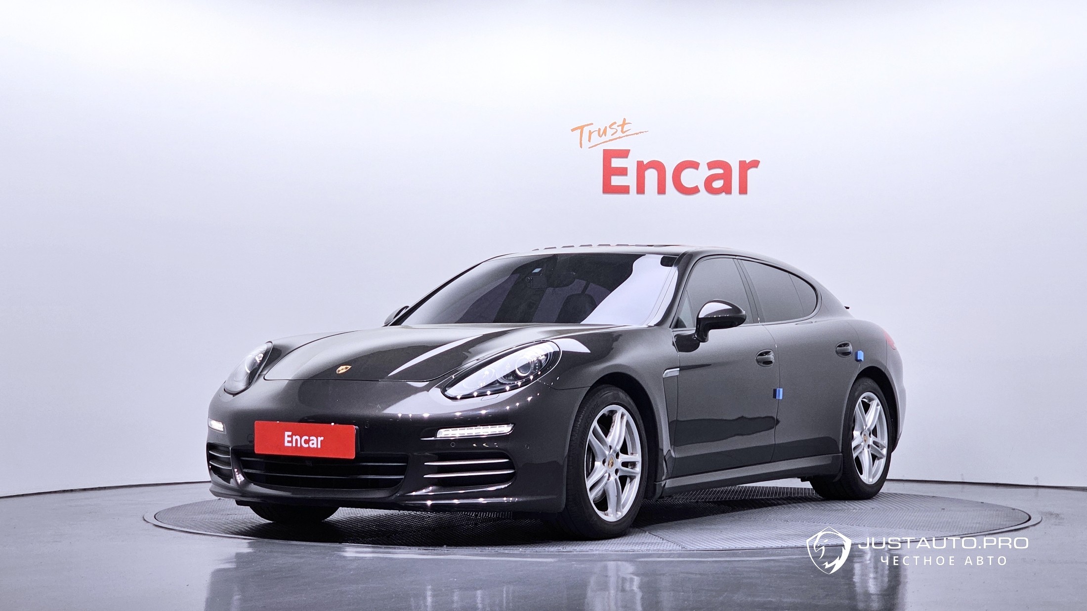 Автомобиль Porsche Panamera