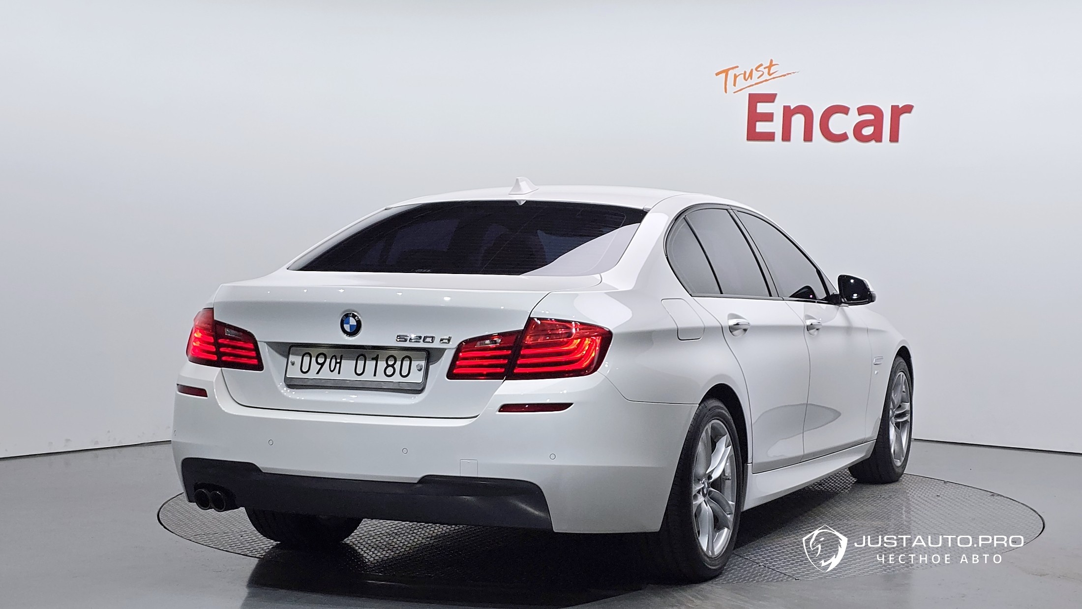 Автомобиль BMW 5-Series