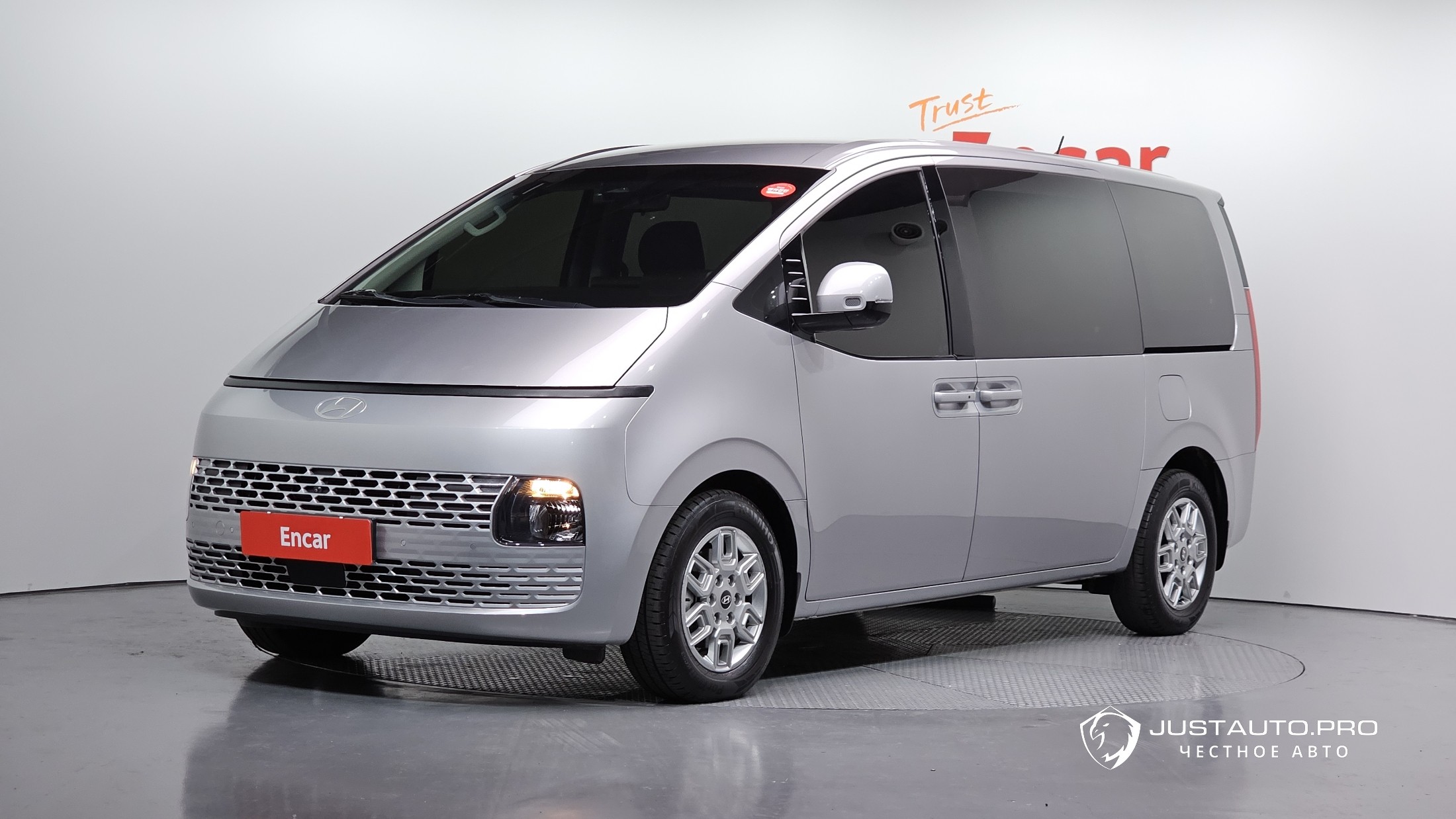 Автомобиль Hyundai Staria