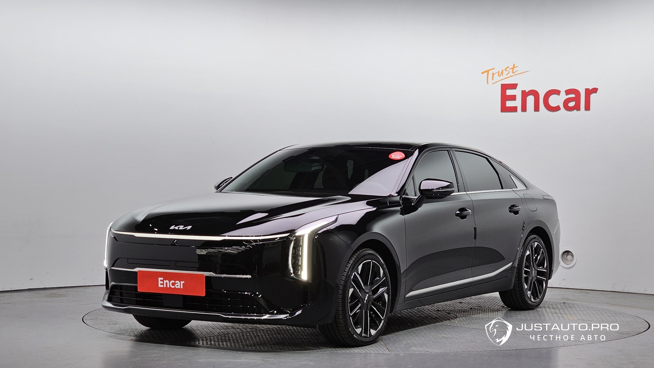 Автомобиль Kia K8