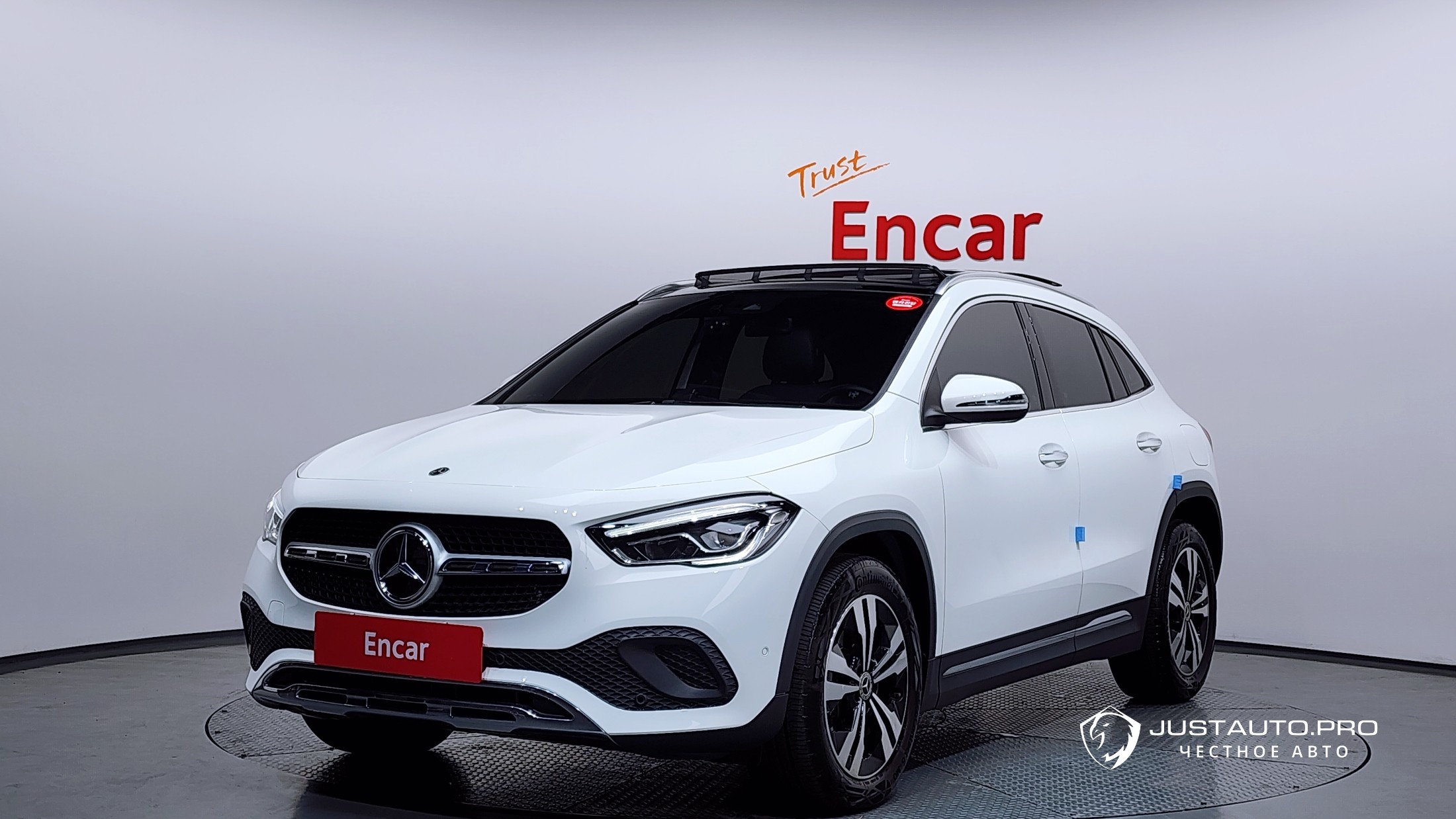 Автомобиль Mercedes-Benz GLA-Class